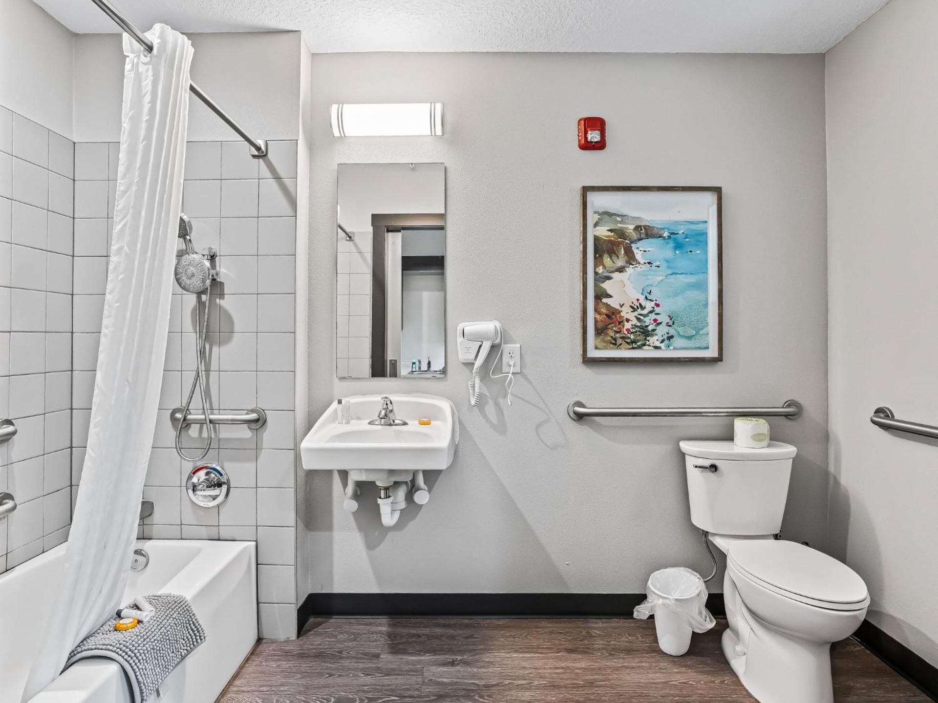 King Suite with Roll-In Shower - Mobility Accessible/Non-Smoking