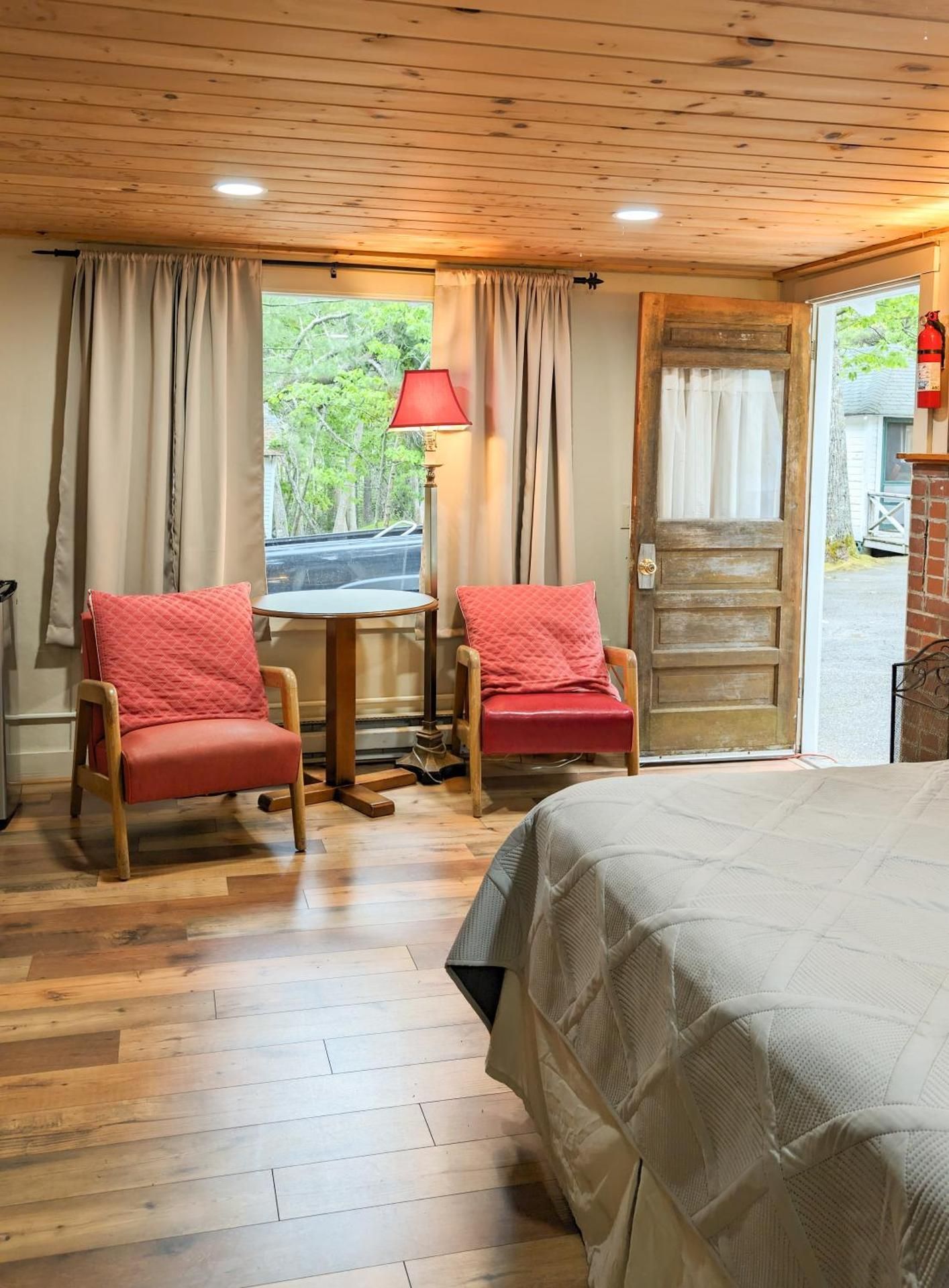 One Bedroom Cabin (Pet Friendly)