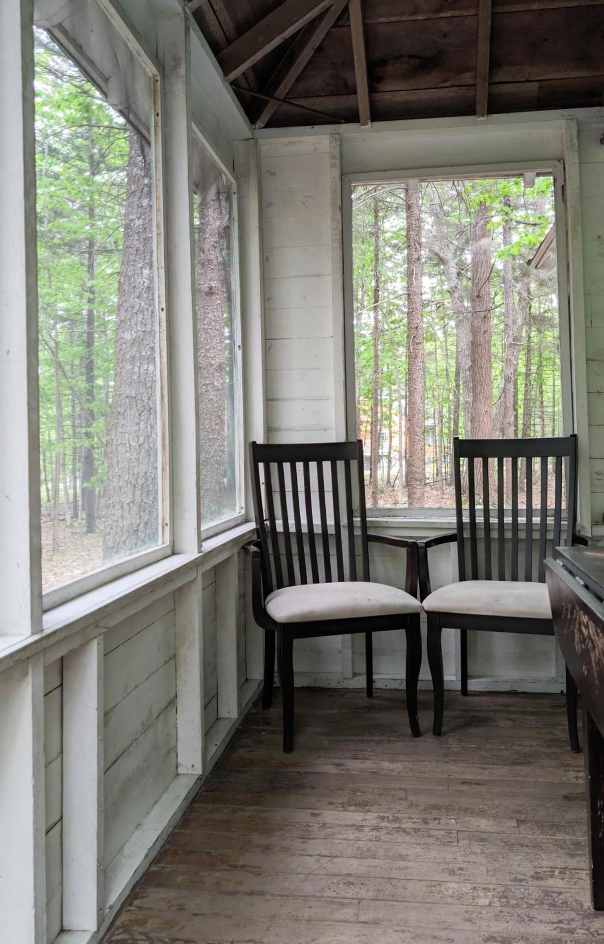 One Bedroom Cabin with Kitchen & Enclosed Porch