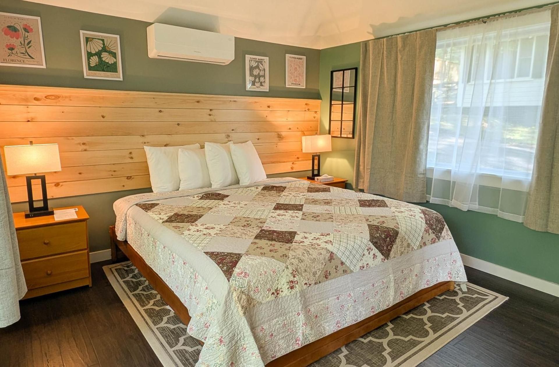 One Bedroom Cabin with Deck (Pet Friendly)
