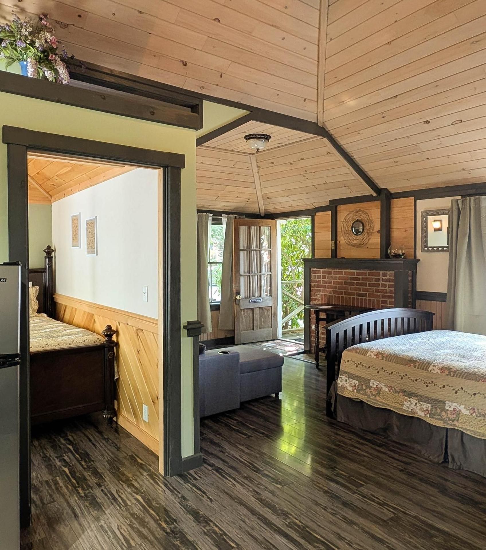 One Bedroom Cabin with Living Room, Kitchen & Small Patio