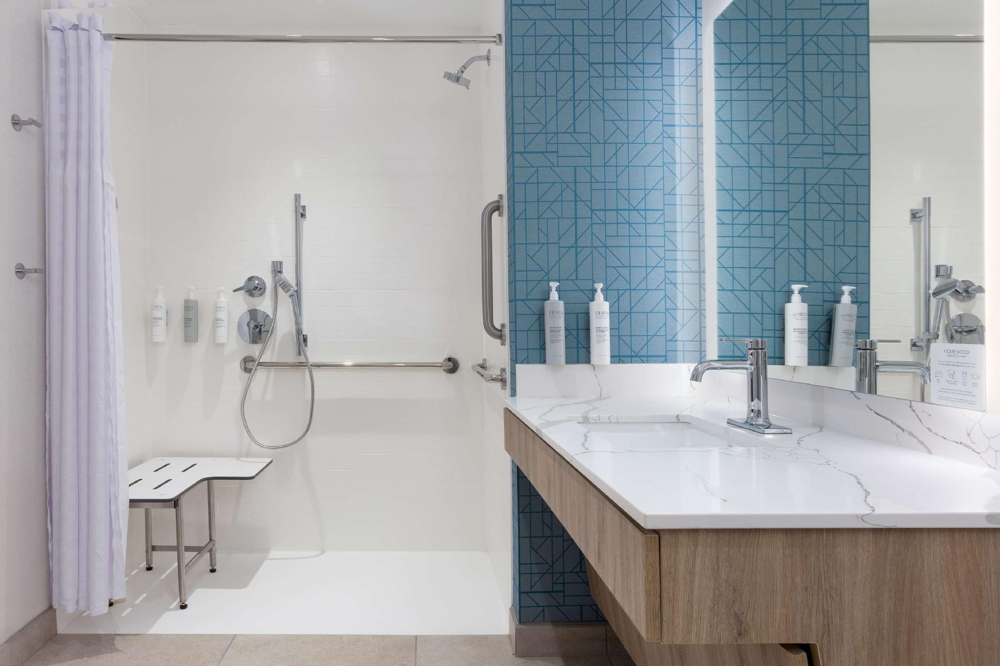 1 K Mobil/hearing Accessible Ri Shwr Effic Ste