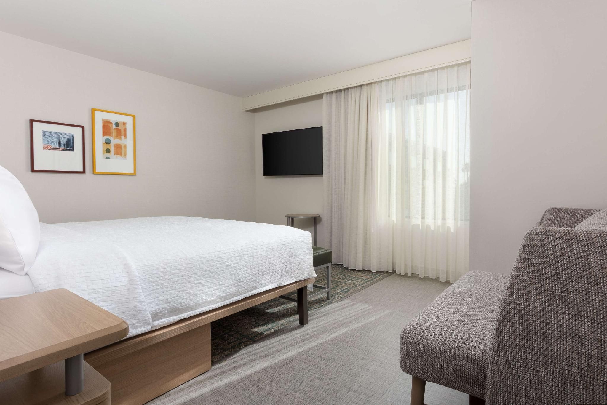 1 King Bed Efficiency Suite