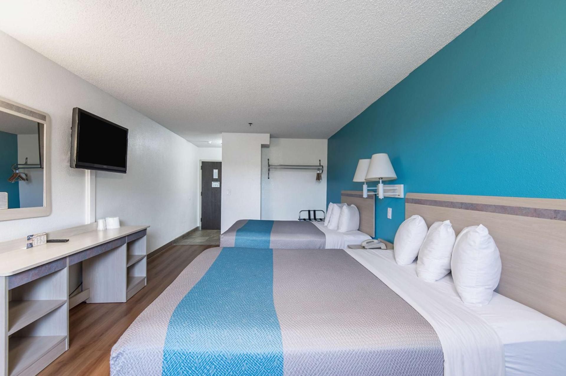 Queen Room with Two Queen Beds - Disability Access - Non-Smoking