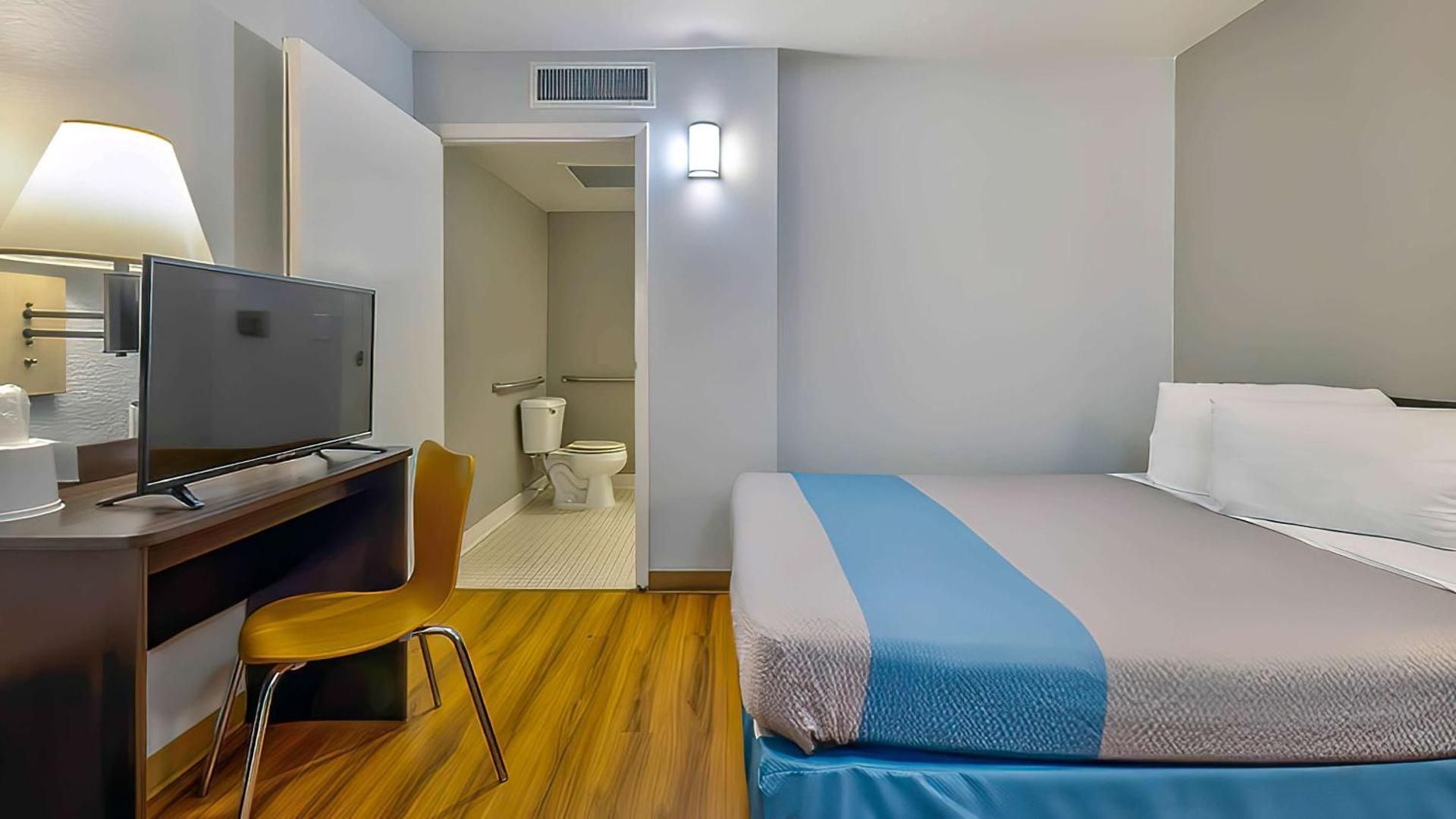 Queen Room - Disability Access - Roll in Shower