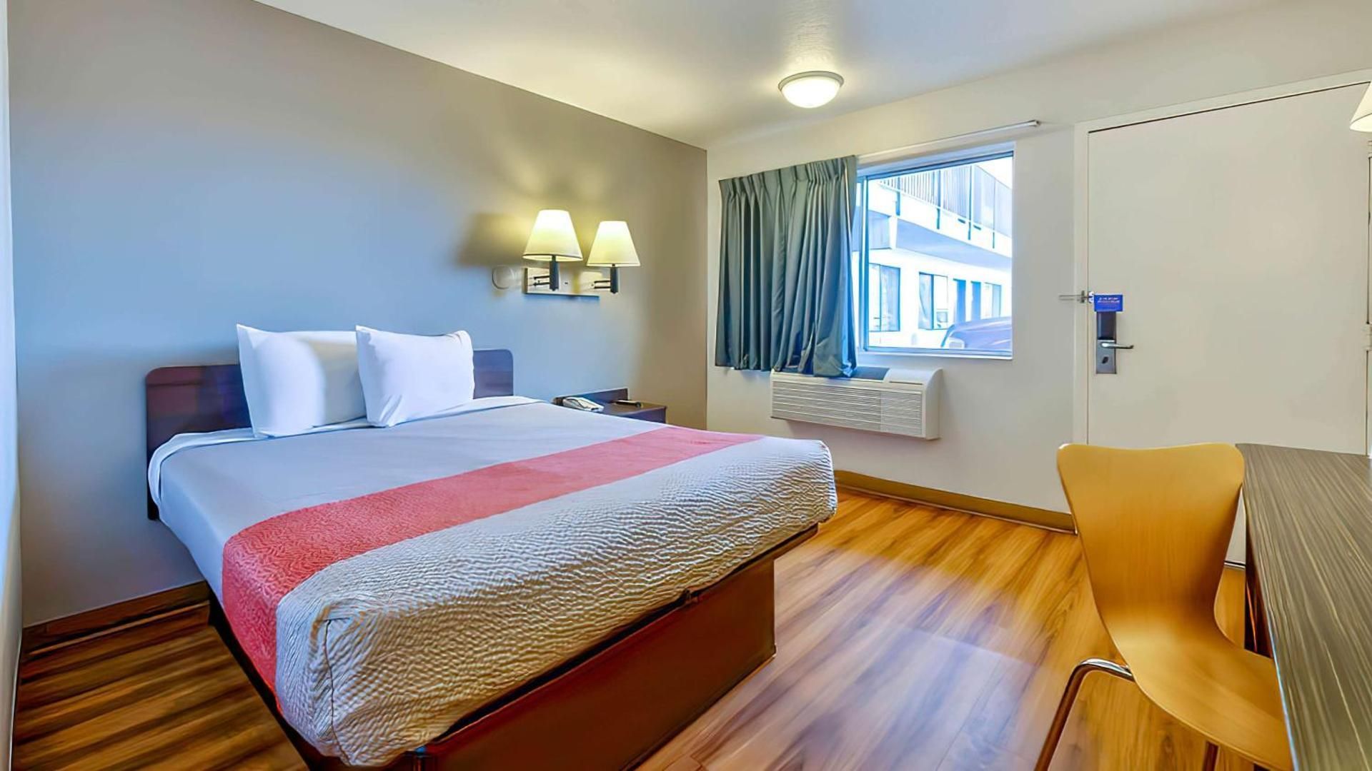 Motel 6 Tucumcari, NM Deluxe Queen Room