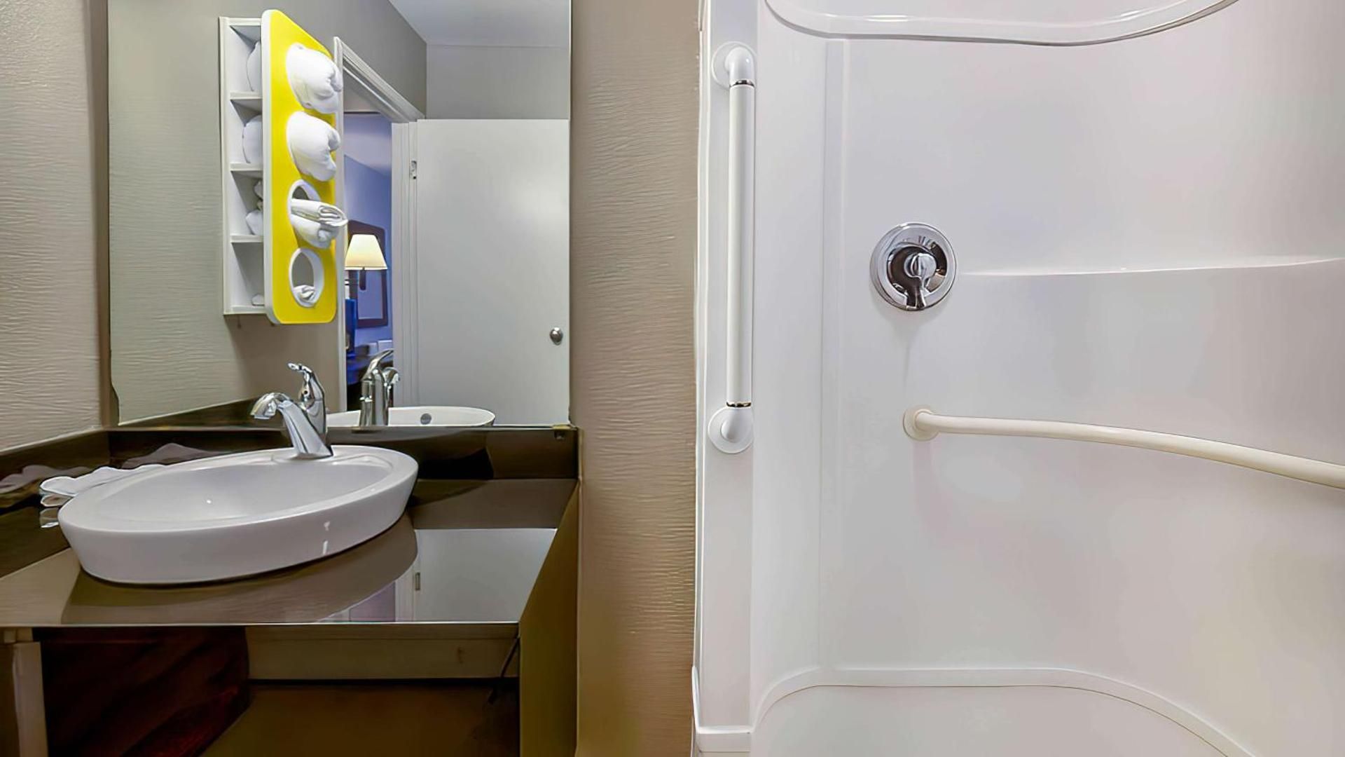 Motel 6 Tucumcari, NM Deluxe Queen Room 3