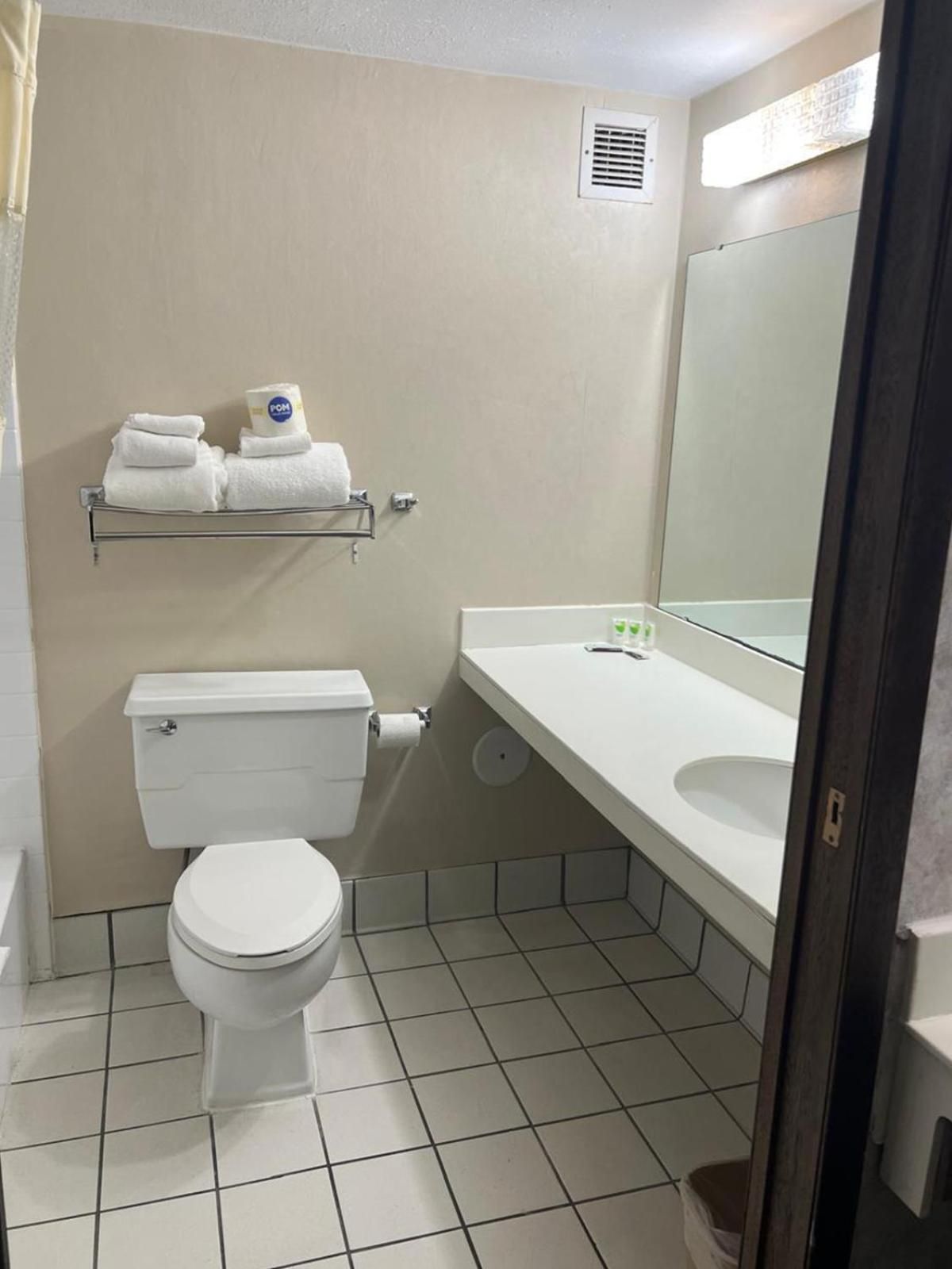 Blue Way Inn & Suites La Crosse Queen Accessible Room 3