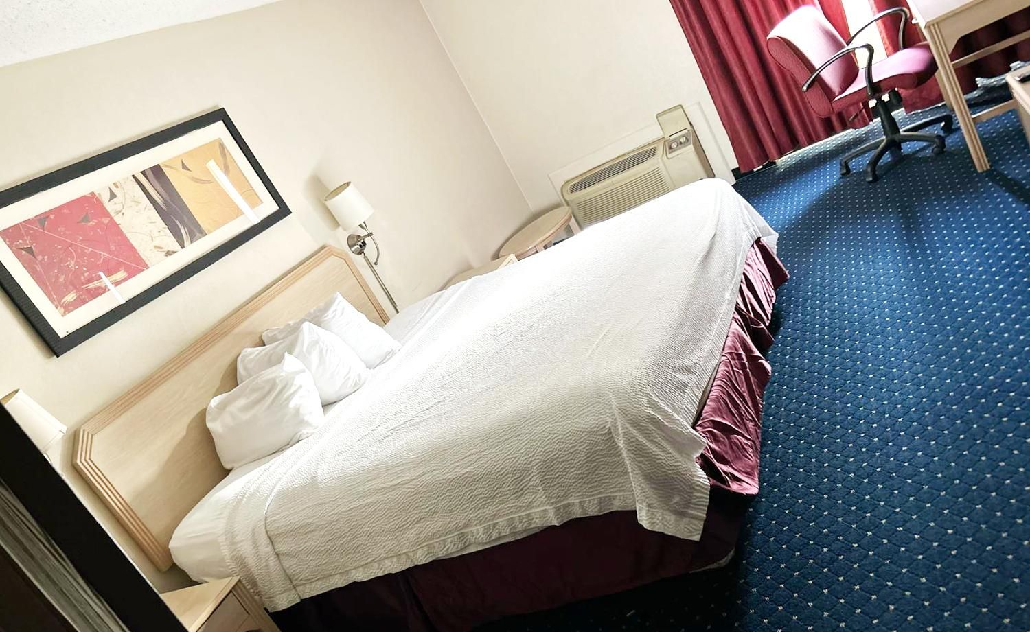 Blue Way Inn & Suites La Crosse King Bed 3