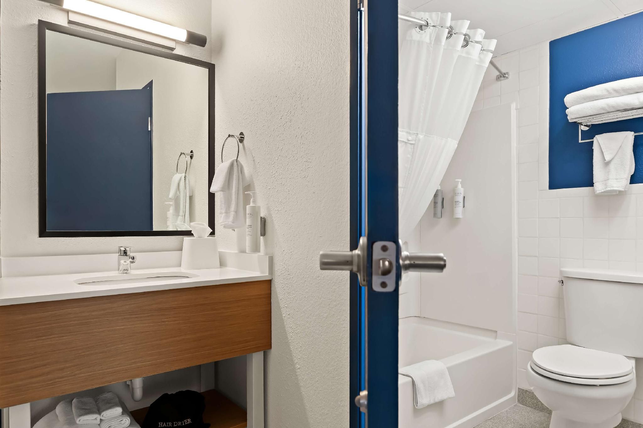 Spark by Hilton Wichita East 2 QUEEN BEDS WITH SOFABED 3