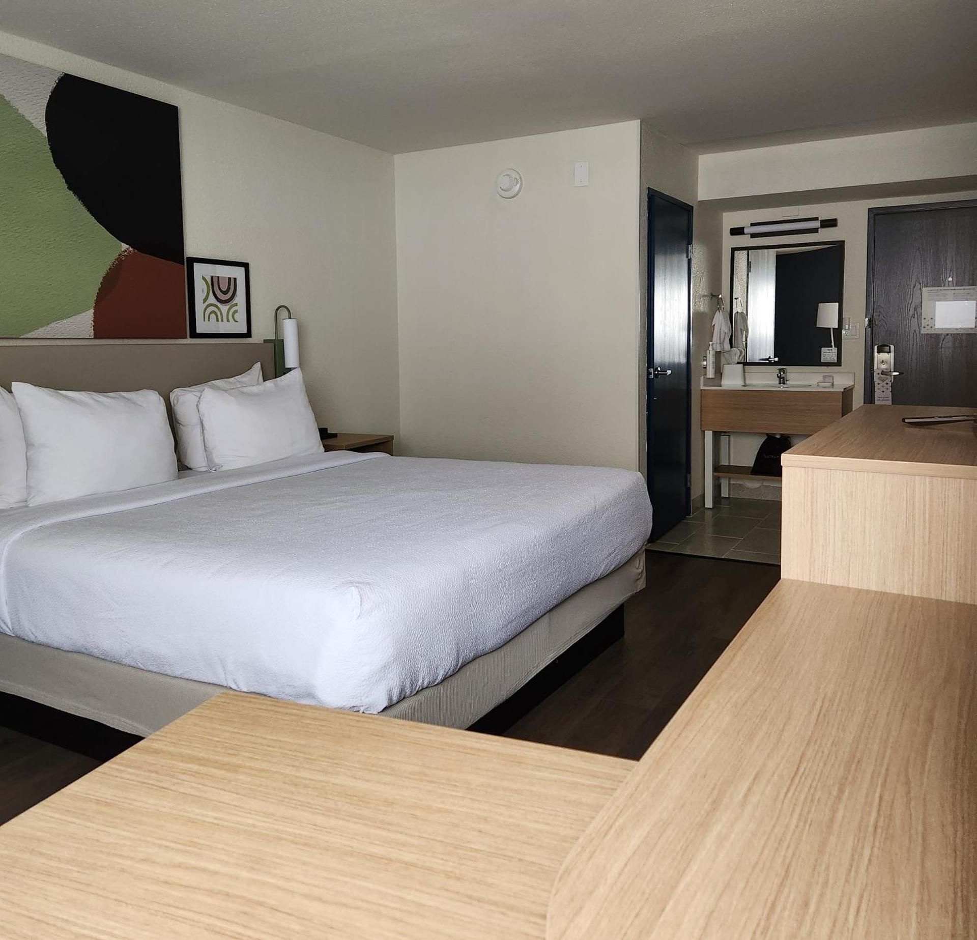 Spark by Hilton Wichita East 1 King Bed  2