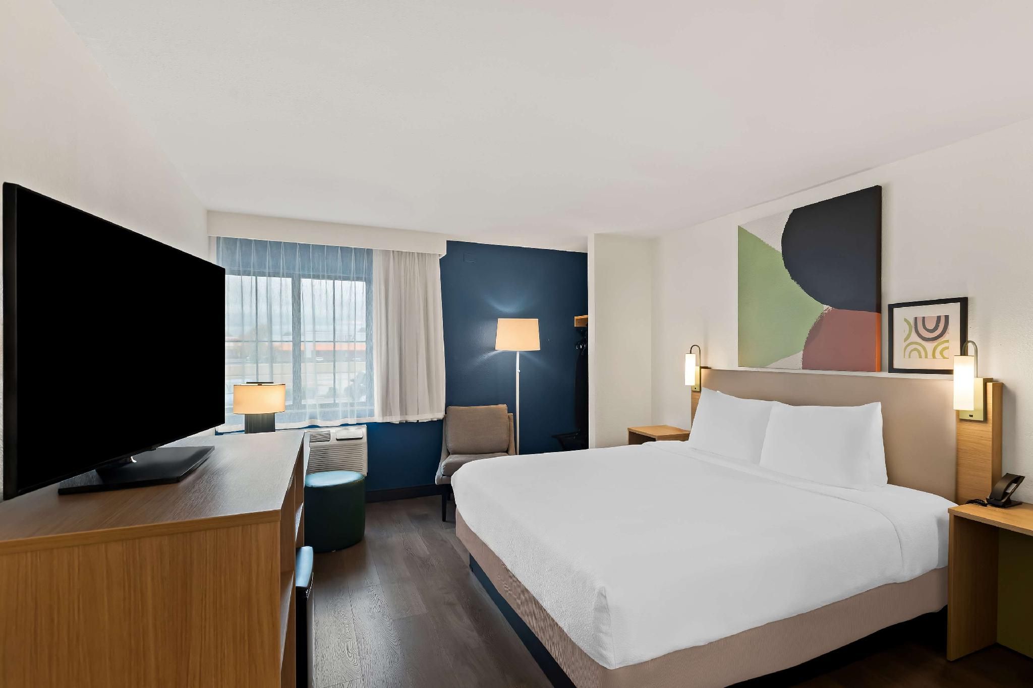 Spark by Hilton Wichita East 1 King Bed 