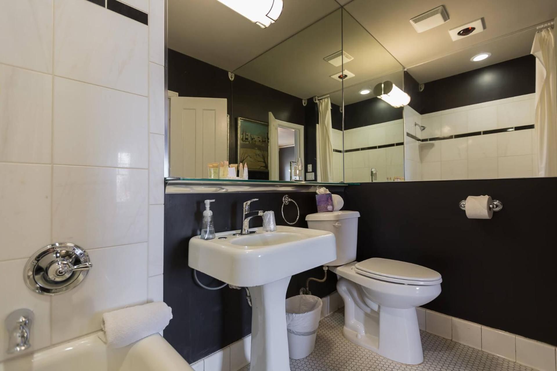 The Campbell Hotel King Room 3