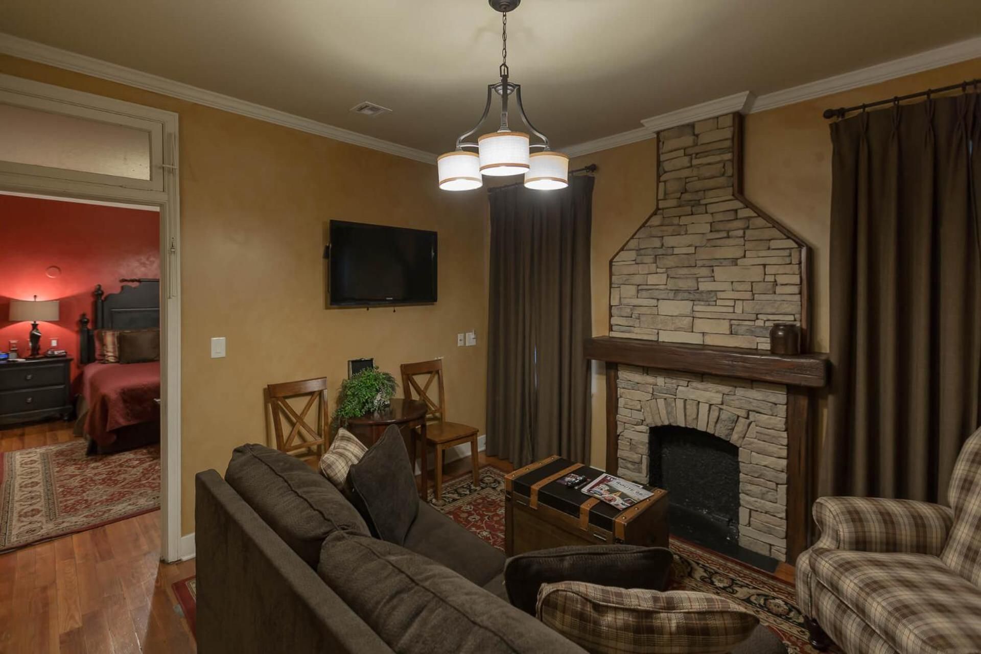 The Campbell Hotel King Suite 2