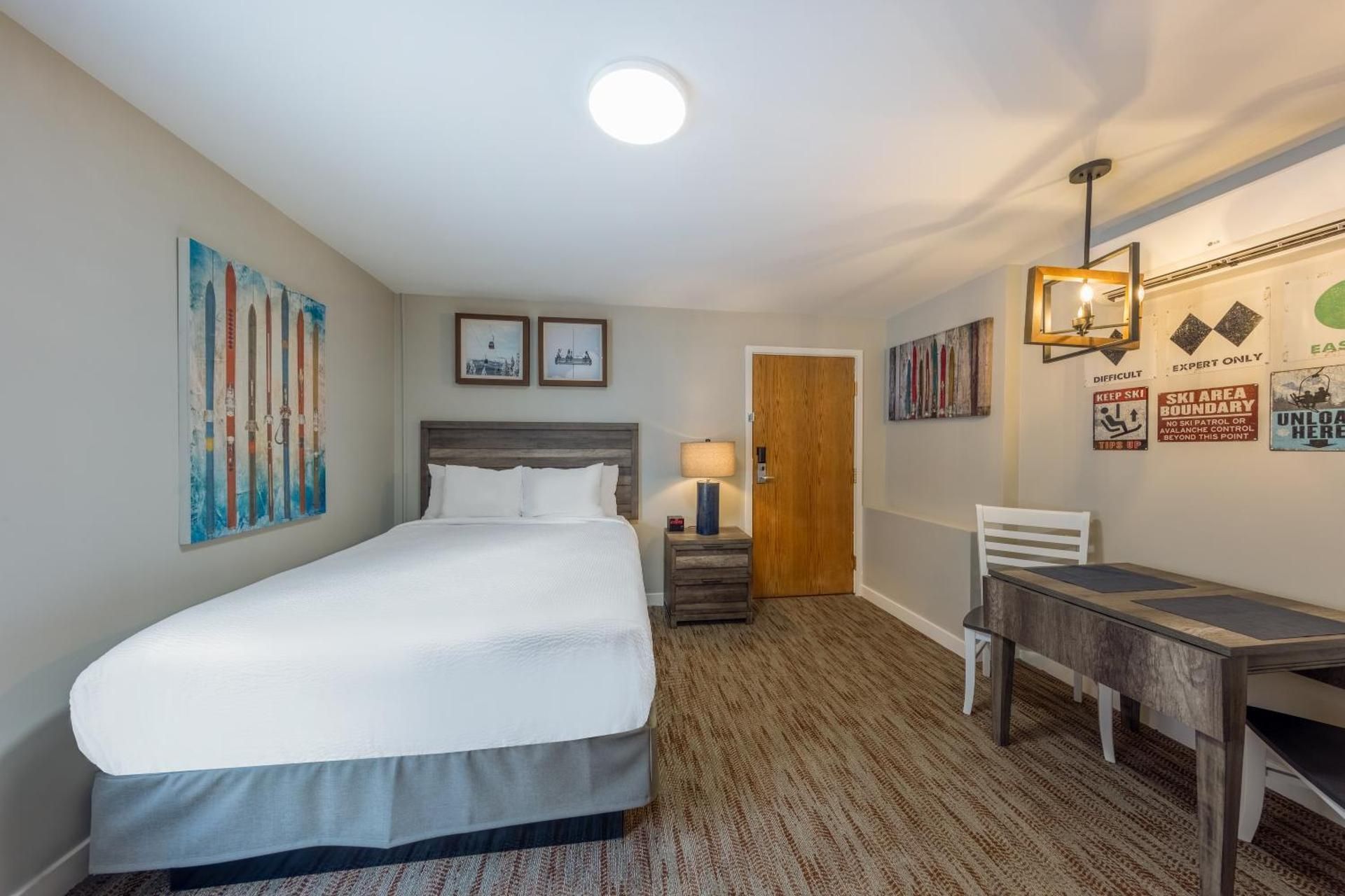 Queen Room with Balcony - Non Smoking