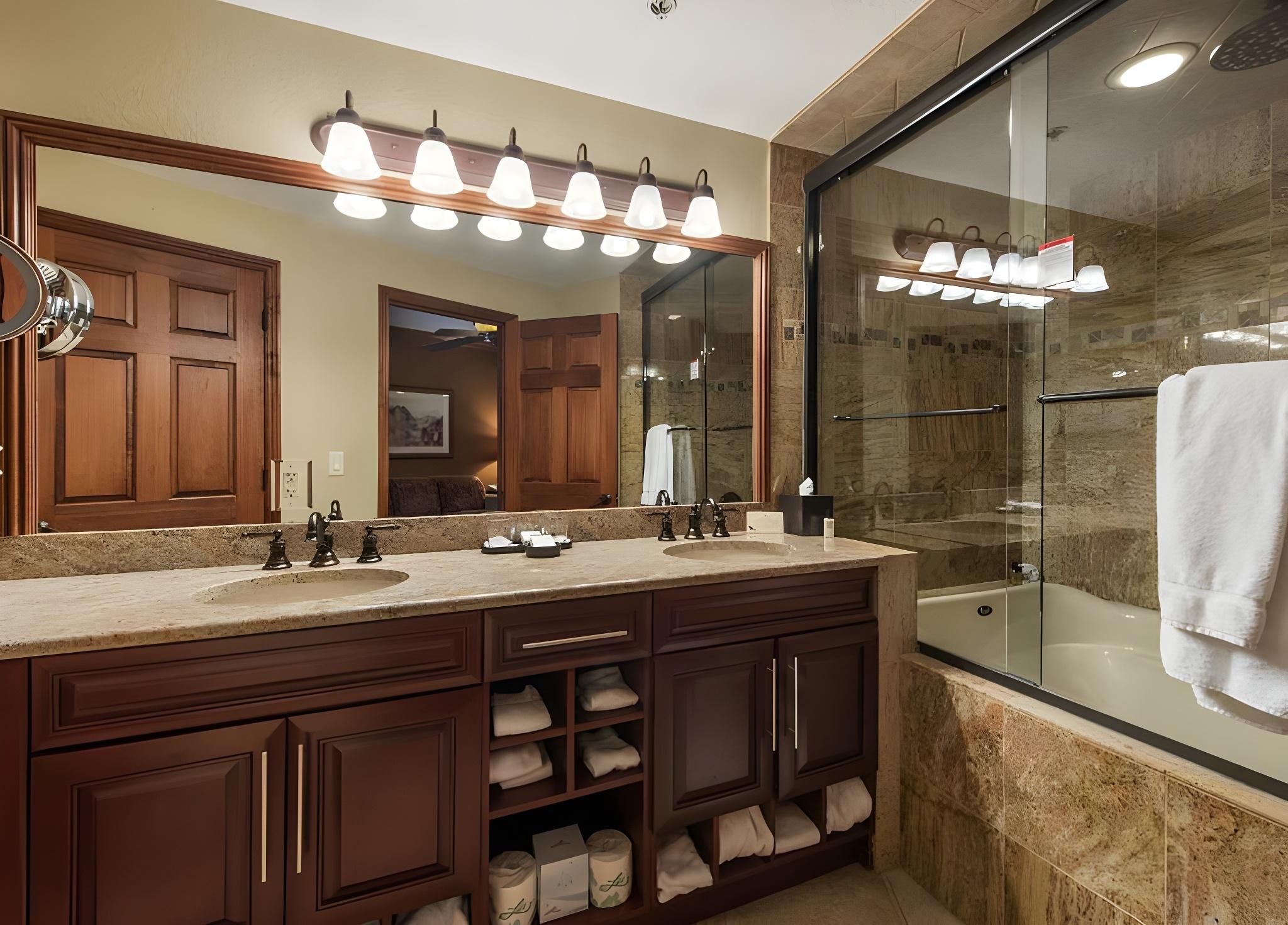 Deluxe 2 Bedroom Condo