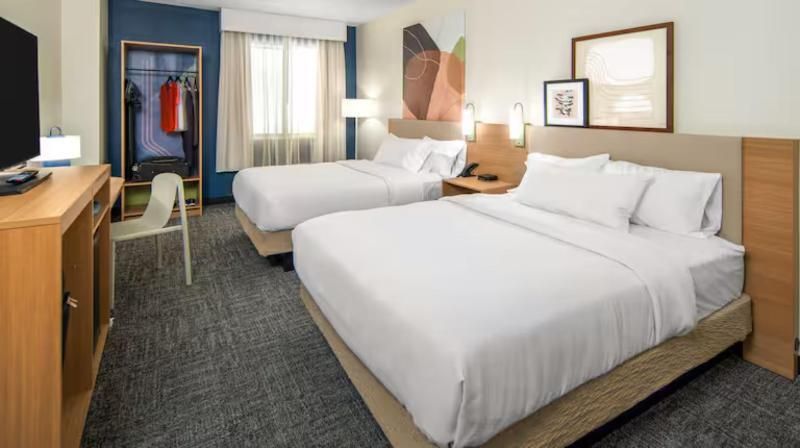 2 Queen Mobility/hearing Accessible Bathtub