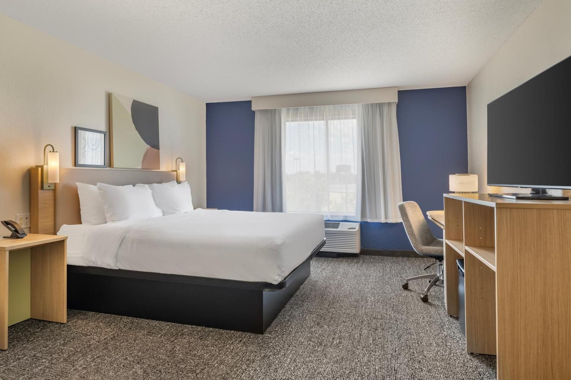 Spark by Hilton La Crosse Onalaska 1 King Hearing Accessible with Sofabed