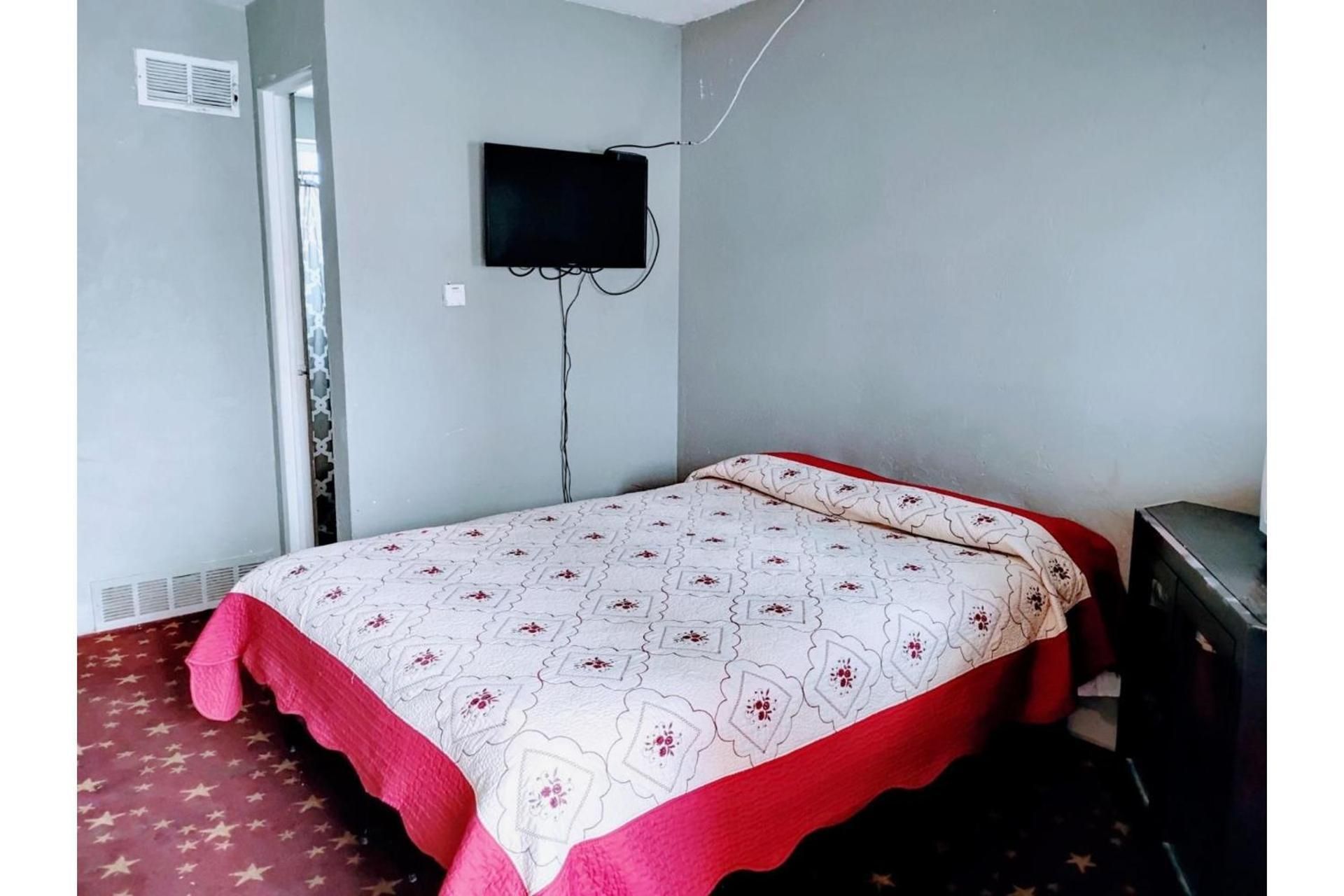 Queen Bed