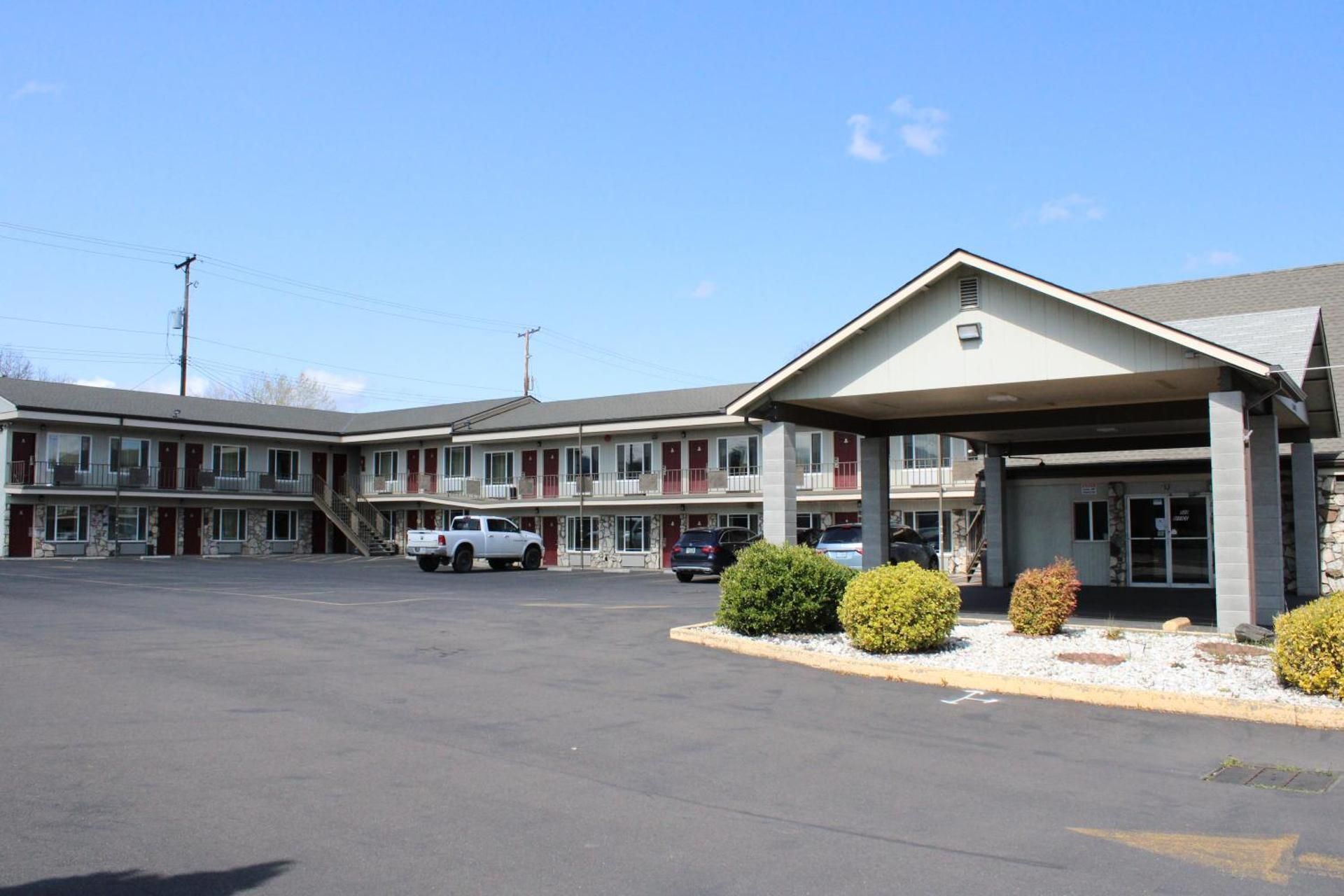 Pine Tree inn