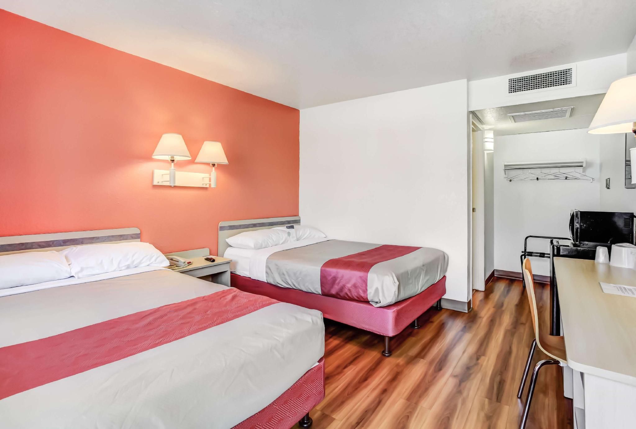2 Full Beds