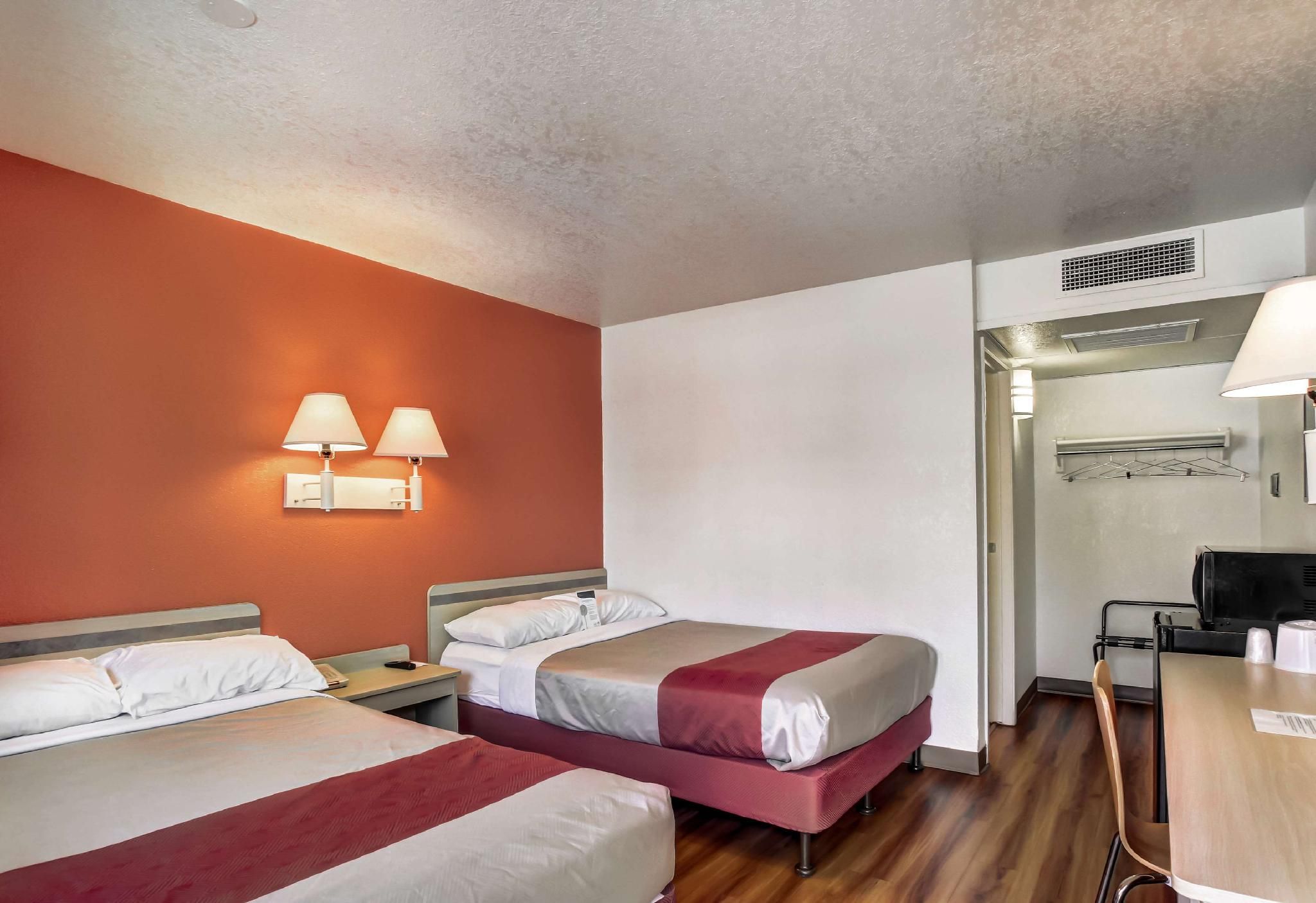 2 Full Beds Non-Smoking