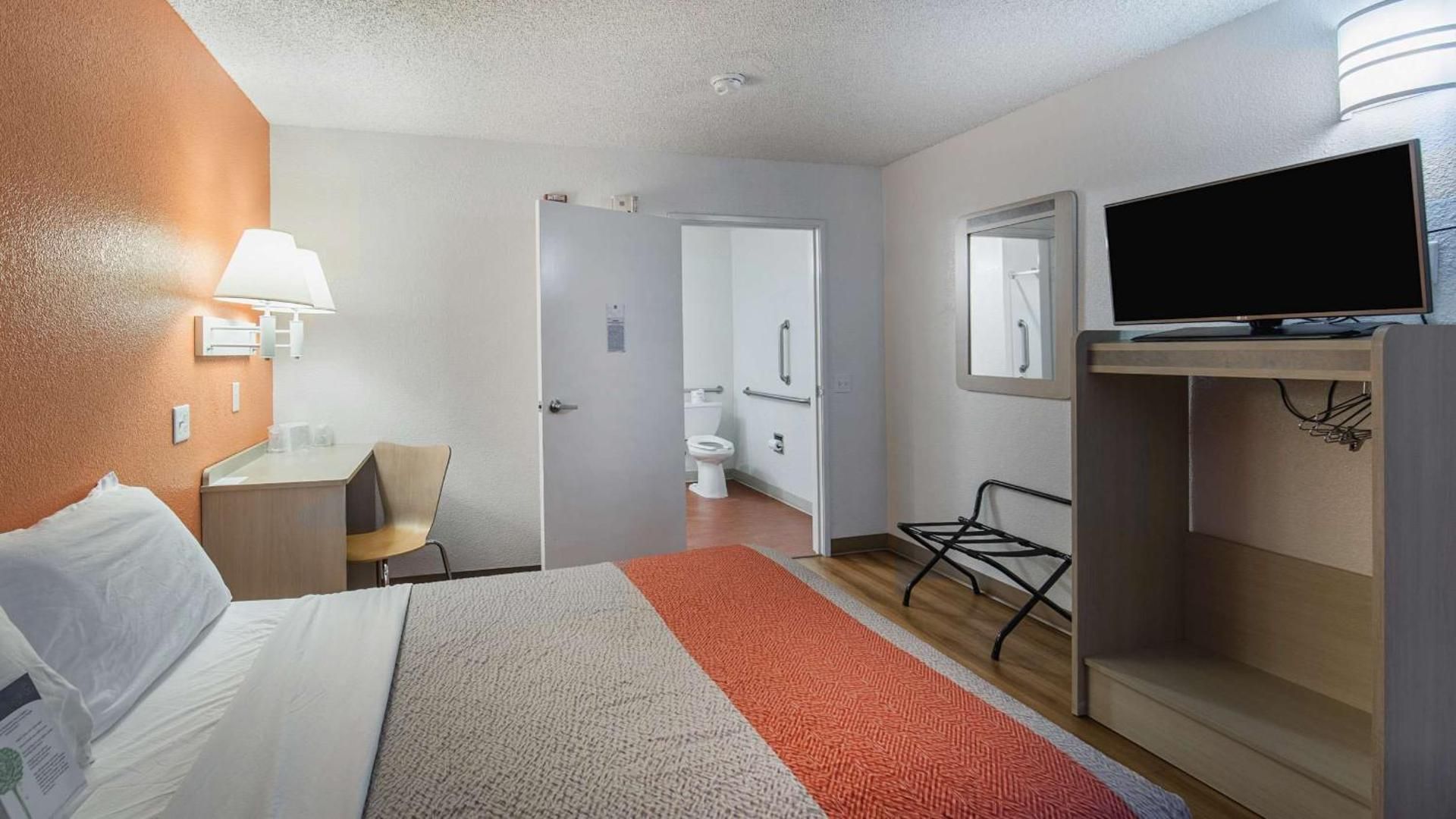 Double Room - Disability Access - Roll In Shower