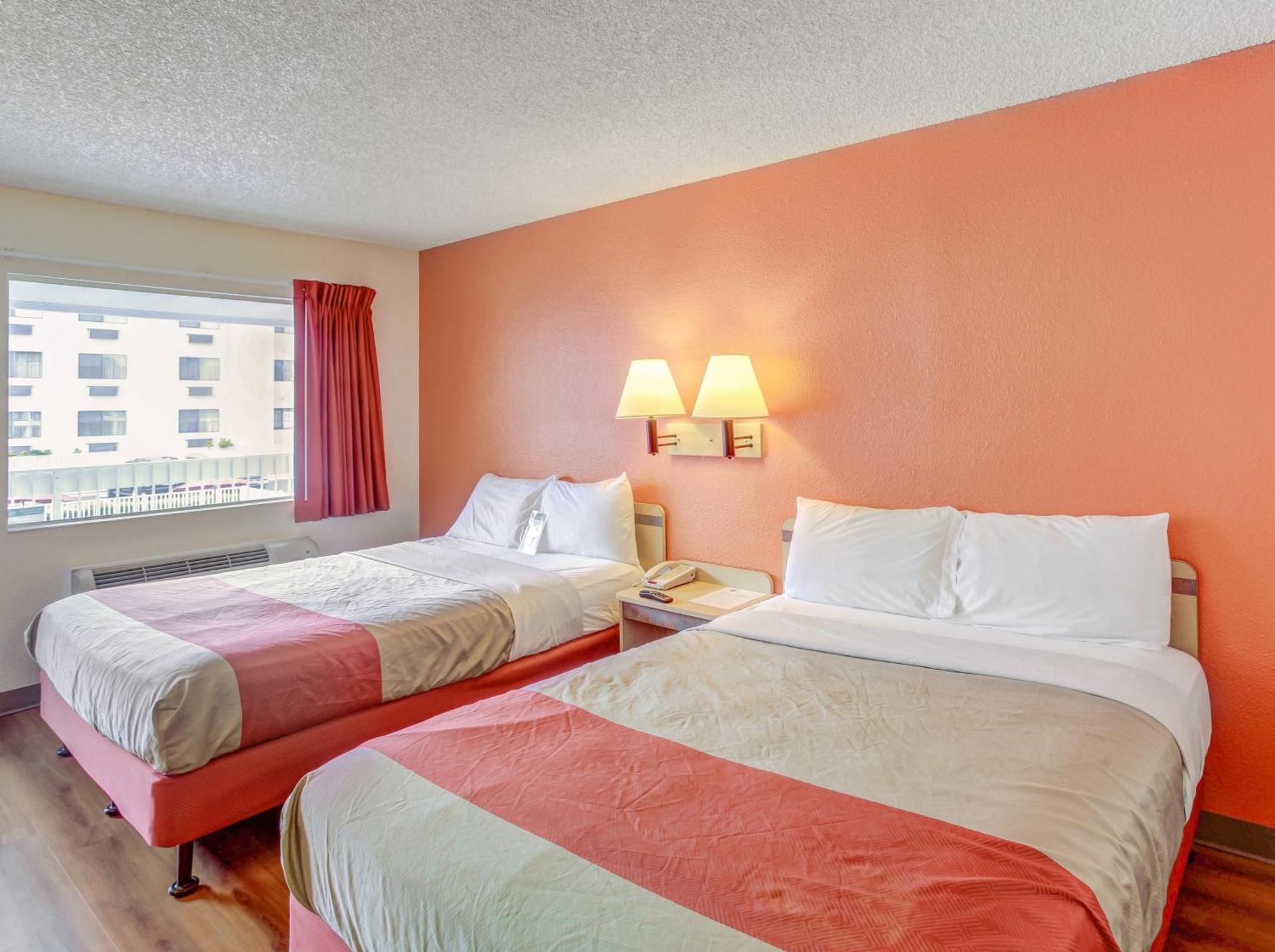 Queen Room with Two Queen Beds - Smoking