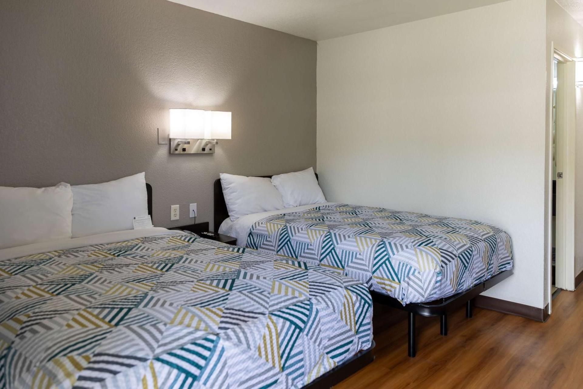 Motel 6 Lufkin, TX Deluxe Quadruple Room - Smoking 2