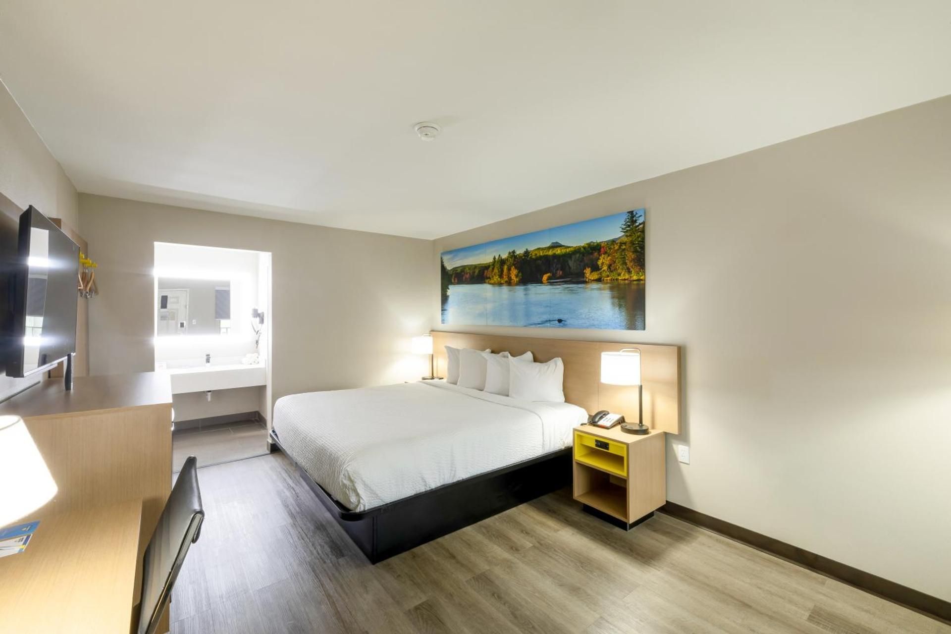 King Room with Bathtub with Grab Bars - Mobility Accessible/Non-Smoking
