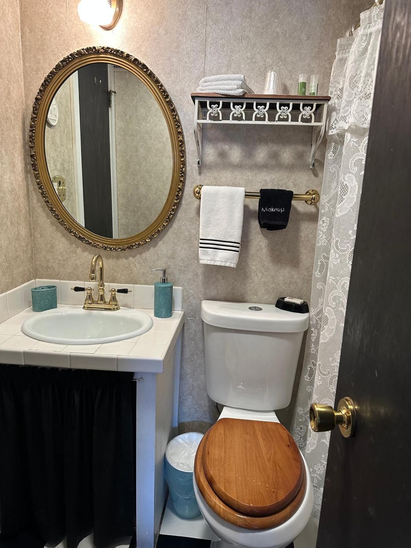Deluxe Queen Suite