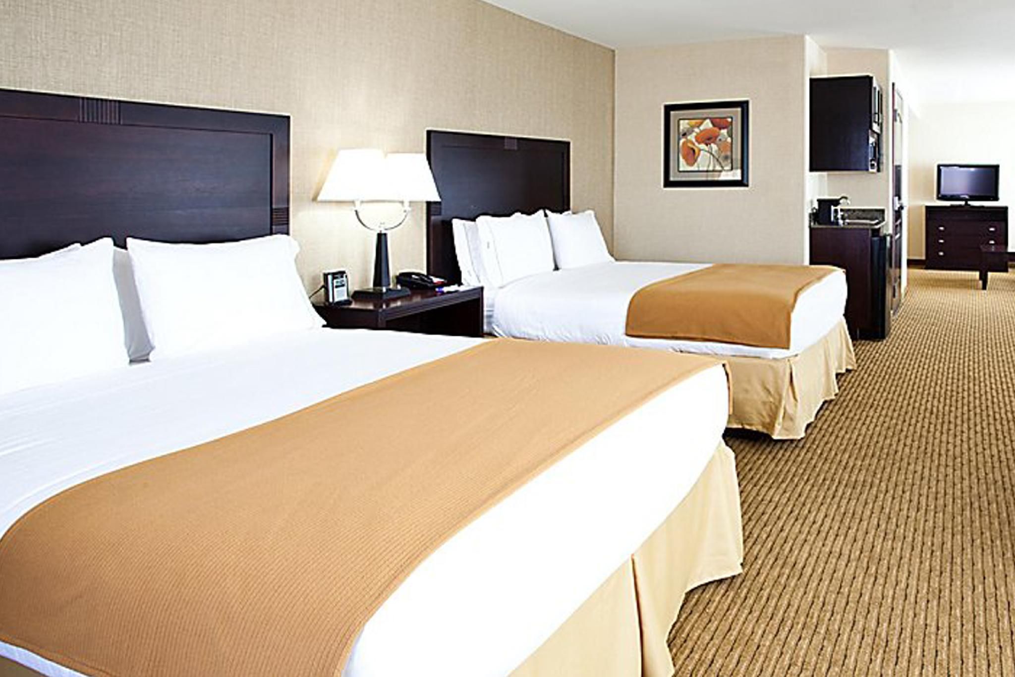 Deluxe Queen Room with Two Queen Beds