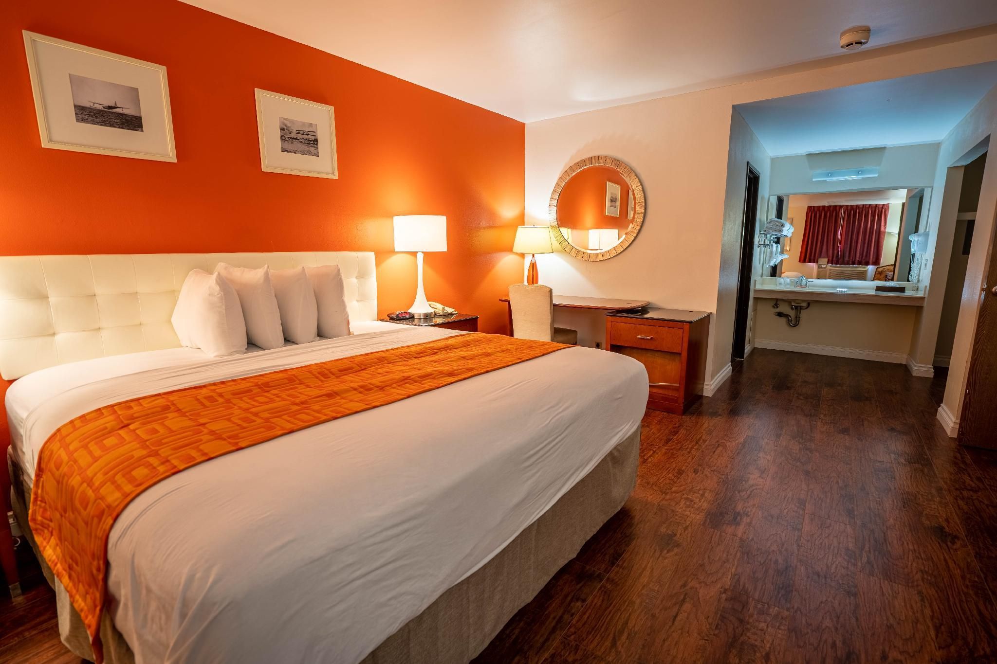 1 King Bed, Studio Suite, Non-Smoking