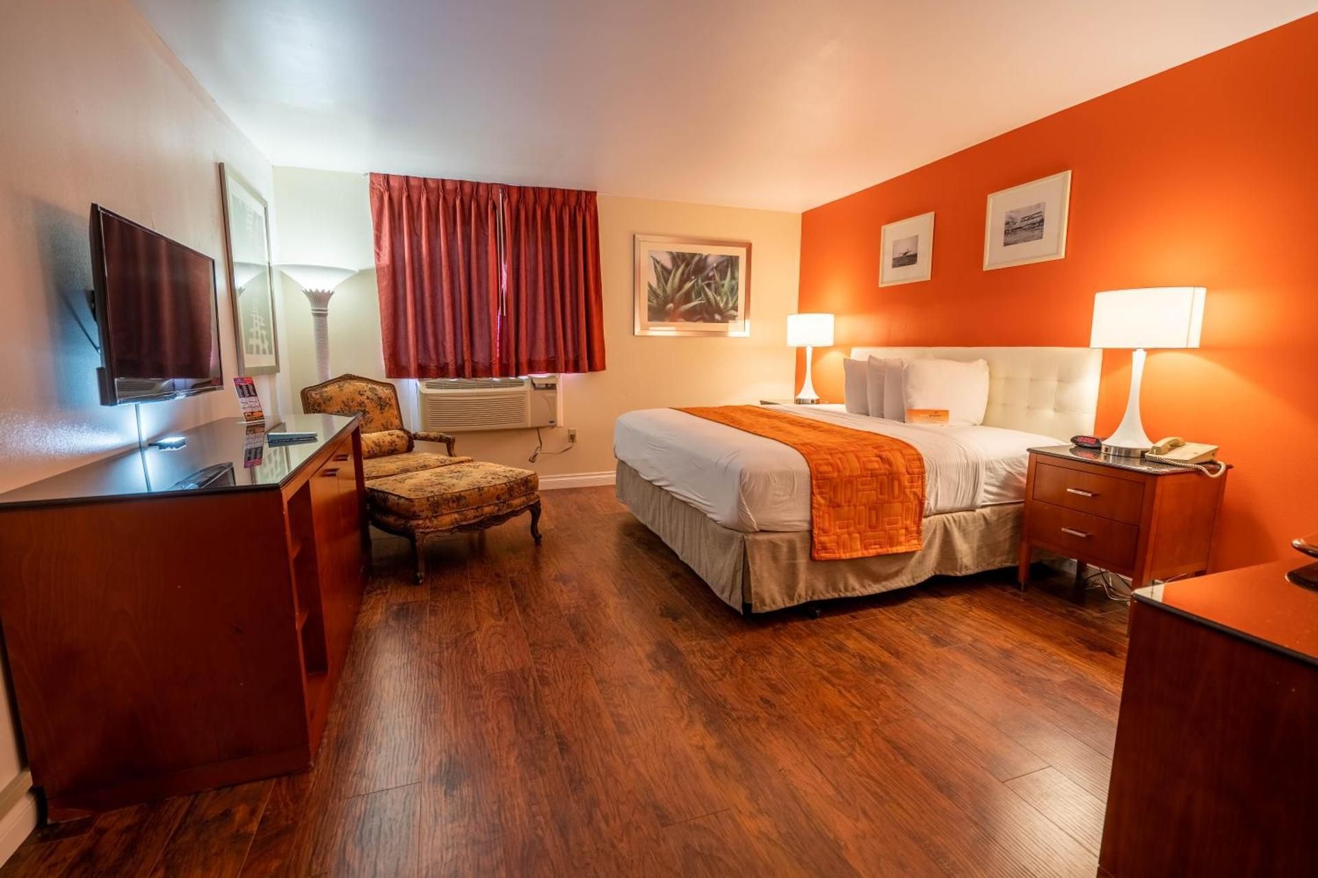 1 King Bed Non-Smoking