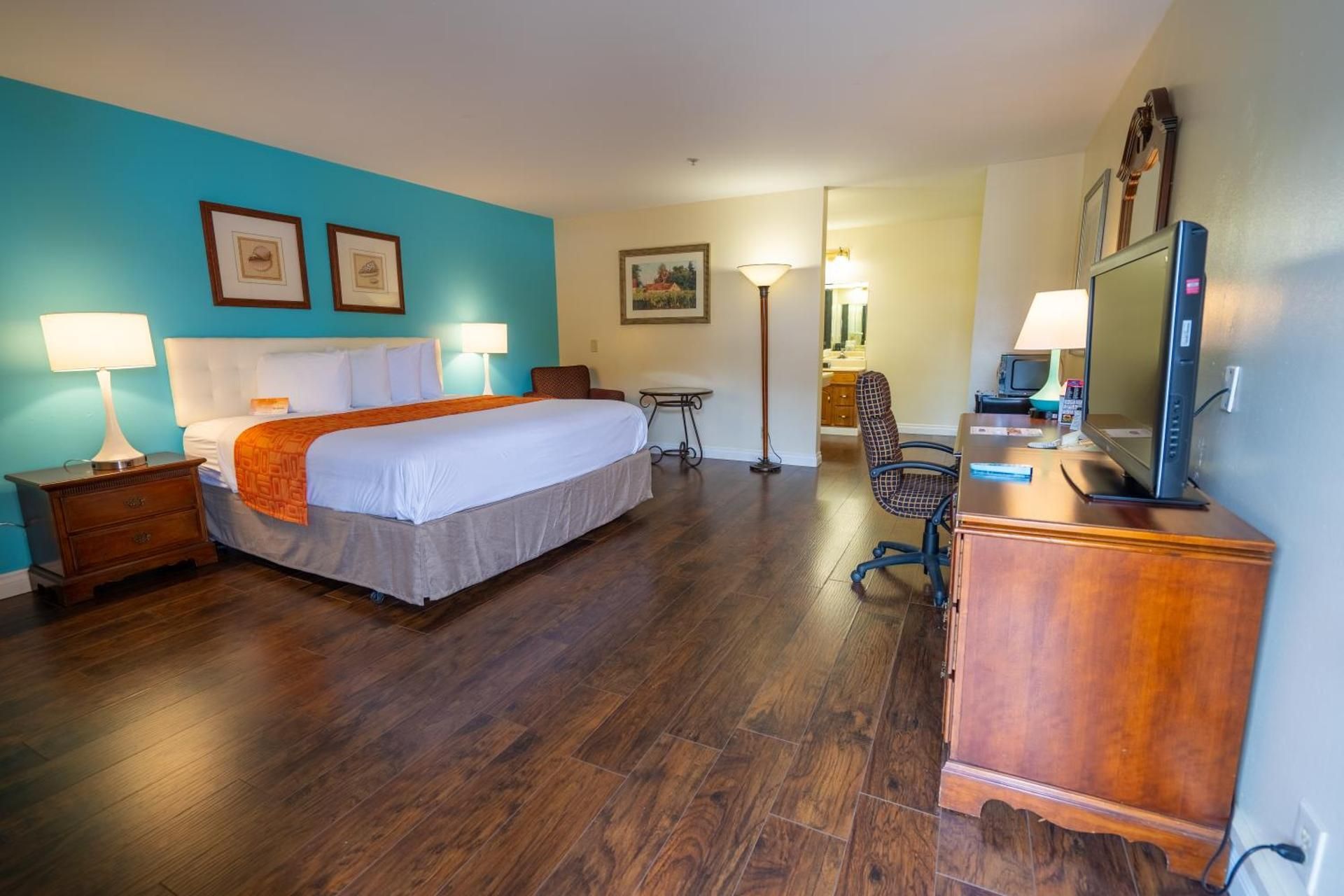 1 King Bed, Superior Room, Non-Smoking
