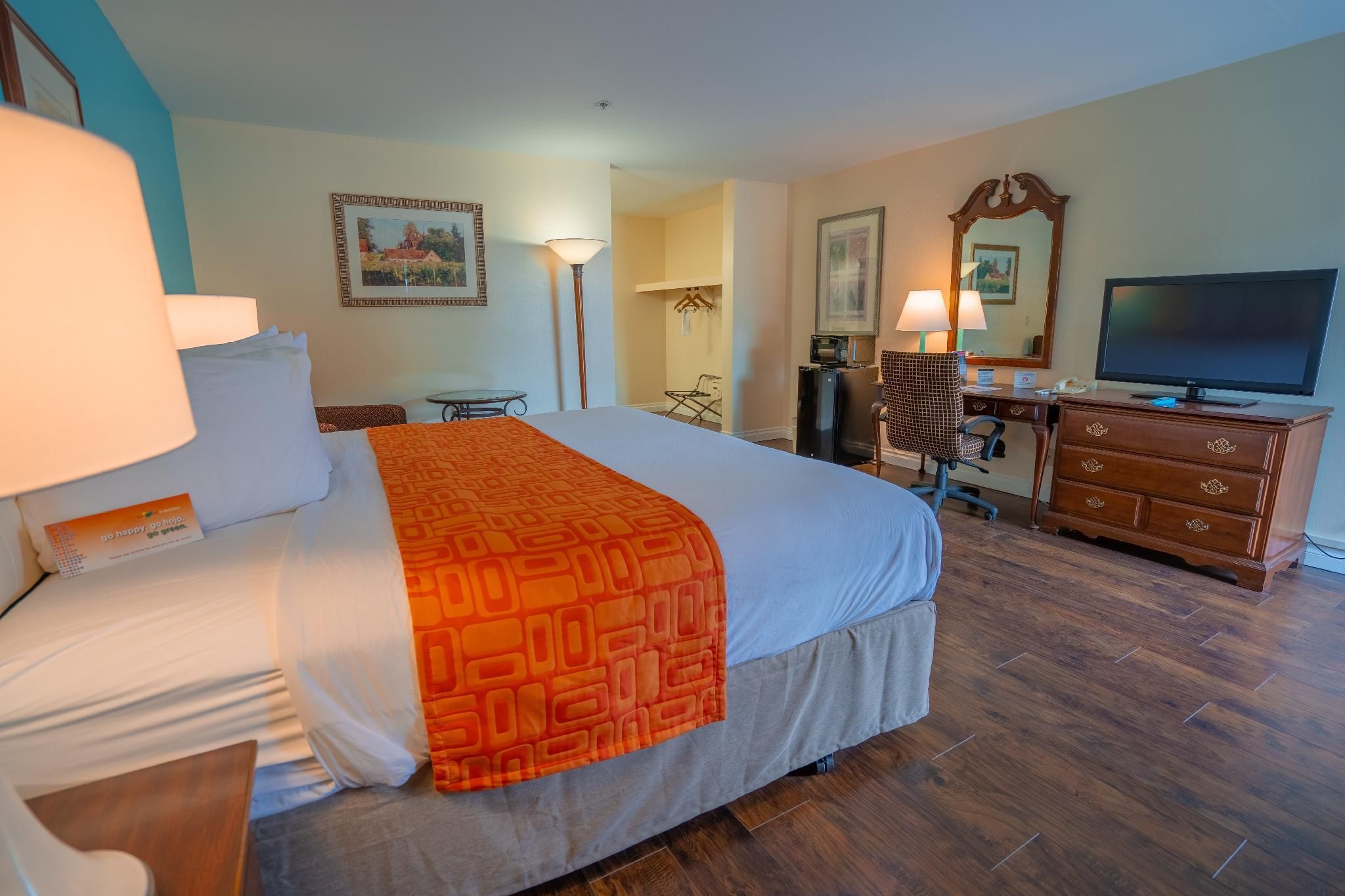 1 King Bed Deluxe Room Non-Smoking