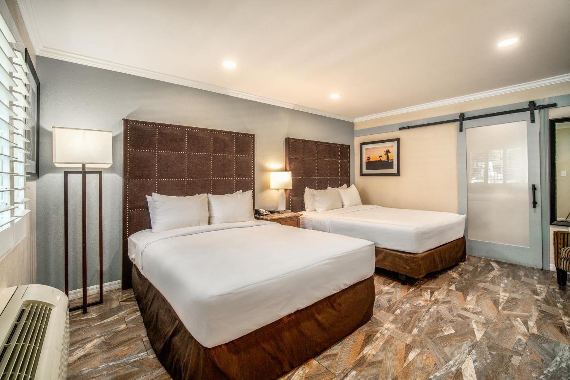 2 Queen beds, No Smoking