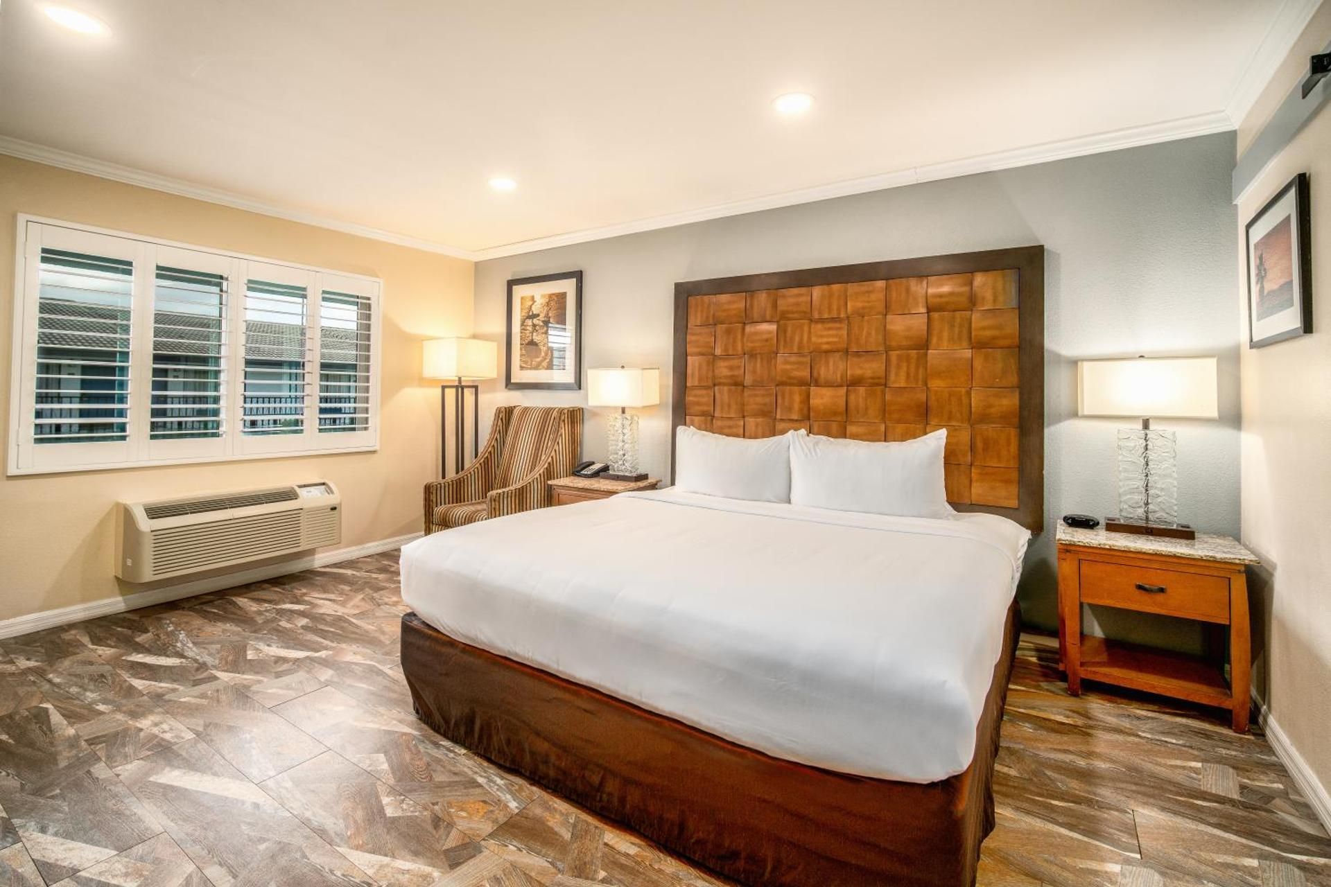 1 King Bed, No Smoking