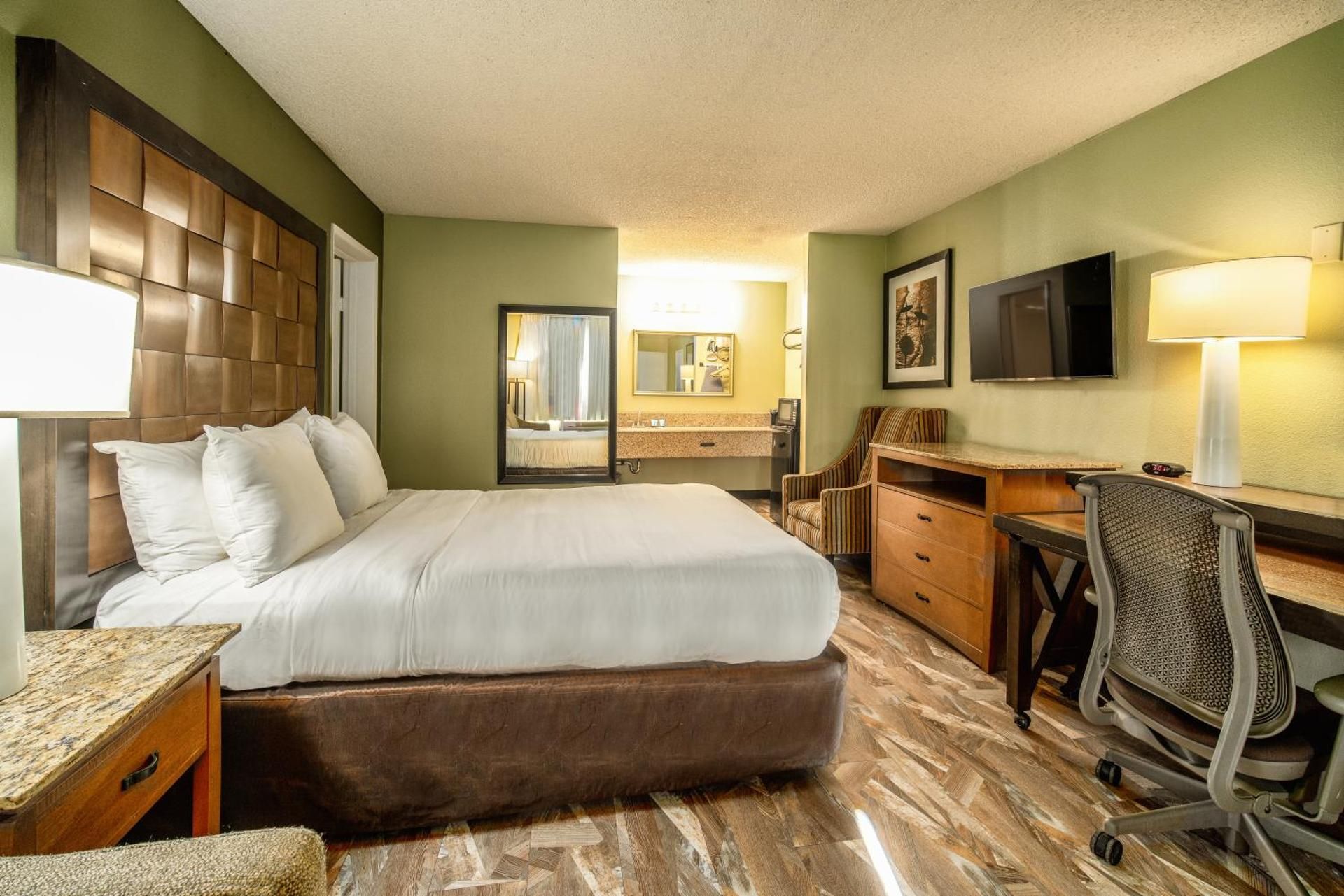 2 Queen Beds, Suite, No Smoking