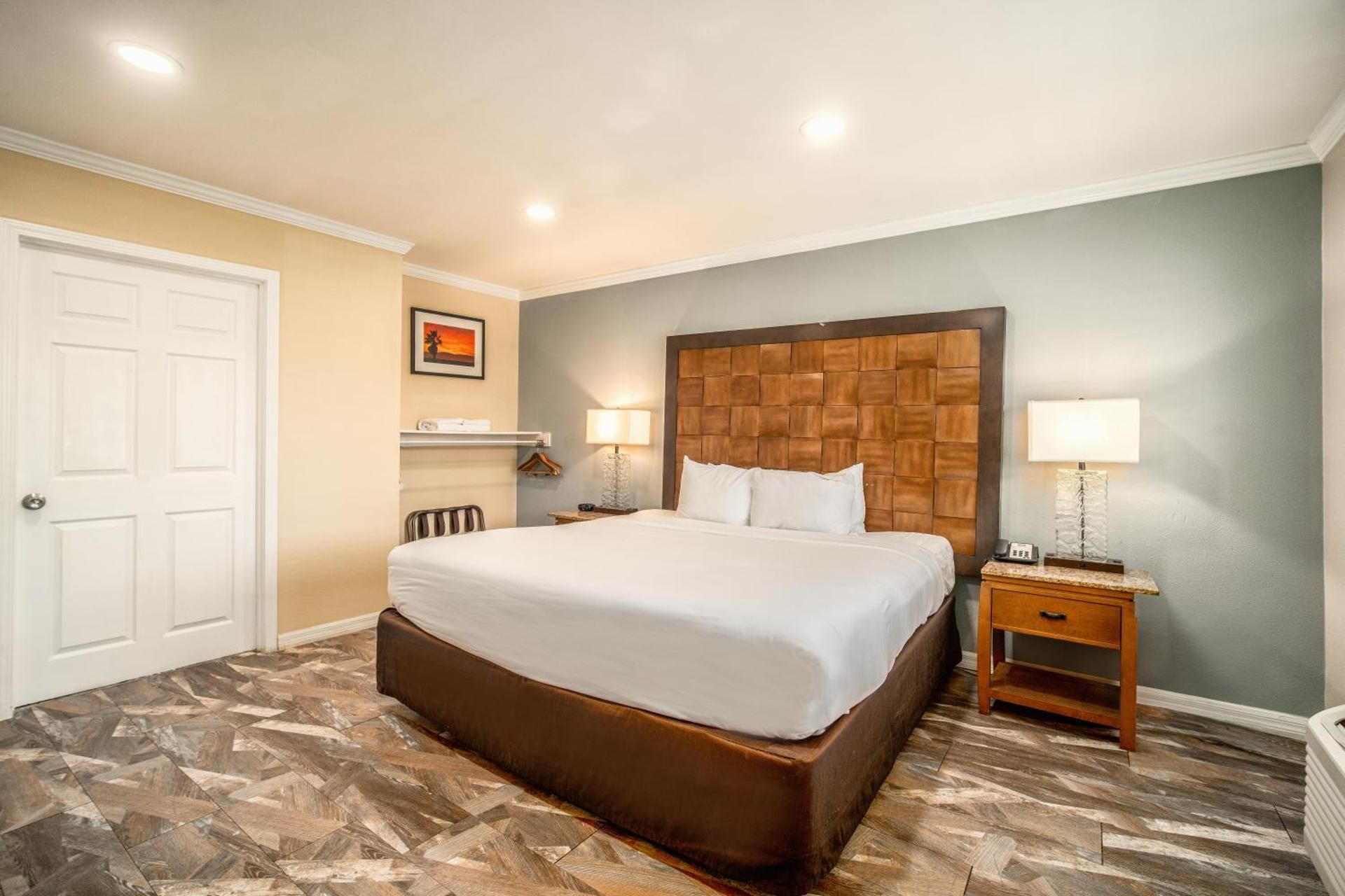 1 King Bed Non-Smoking Accessible