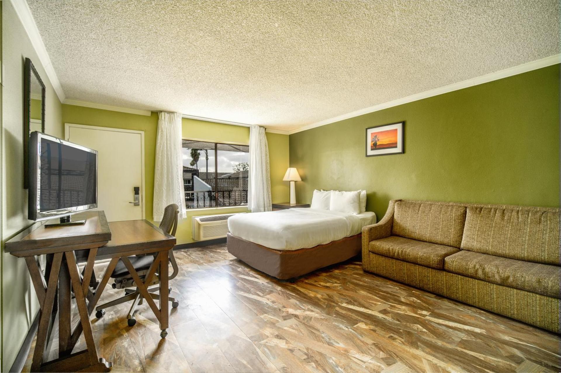3 Queen Beds, Suite, Nonsmoking, Upgrade