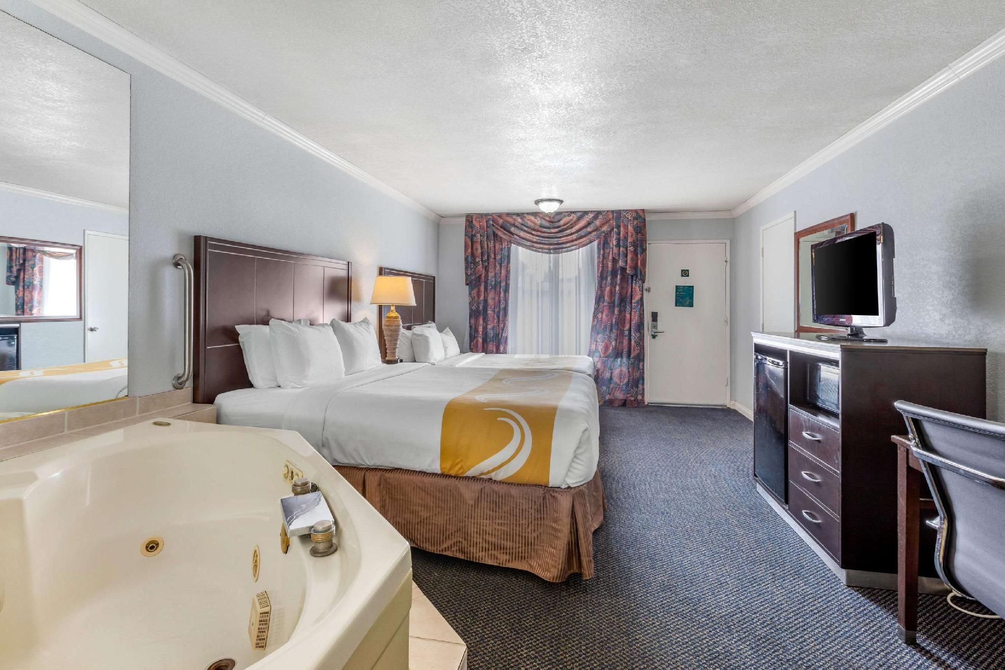 2 Queen Beds, Nonsmoking, Upgrade