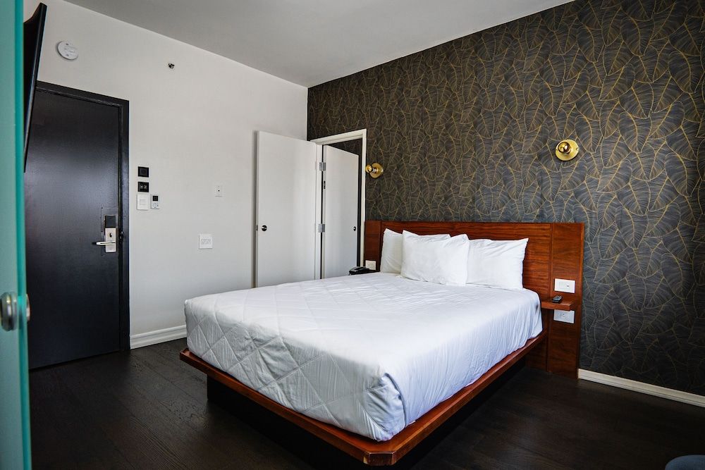 Deluxe Room, 1 Queen Bed