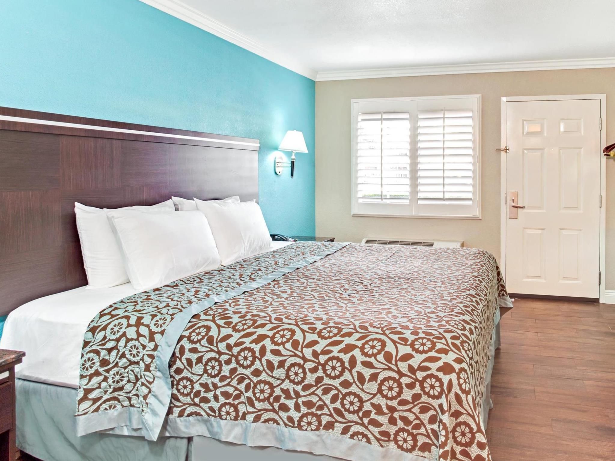Family Suite -- One King, Two Twin, One Futon
