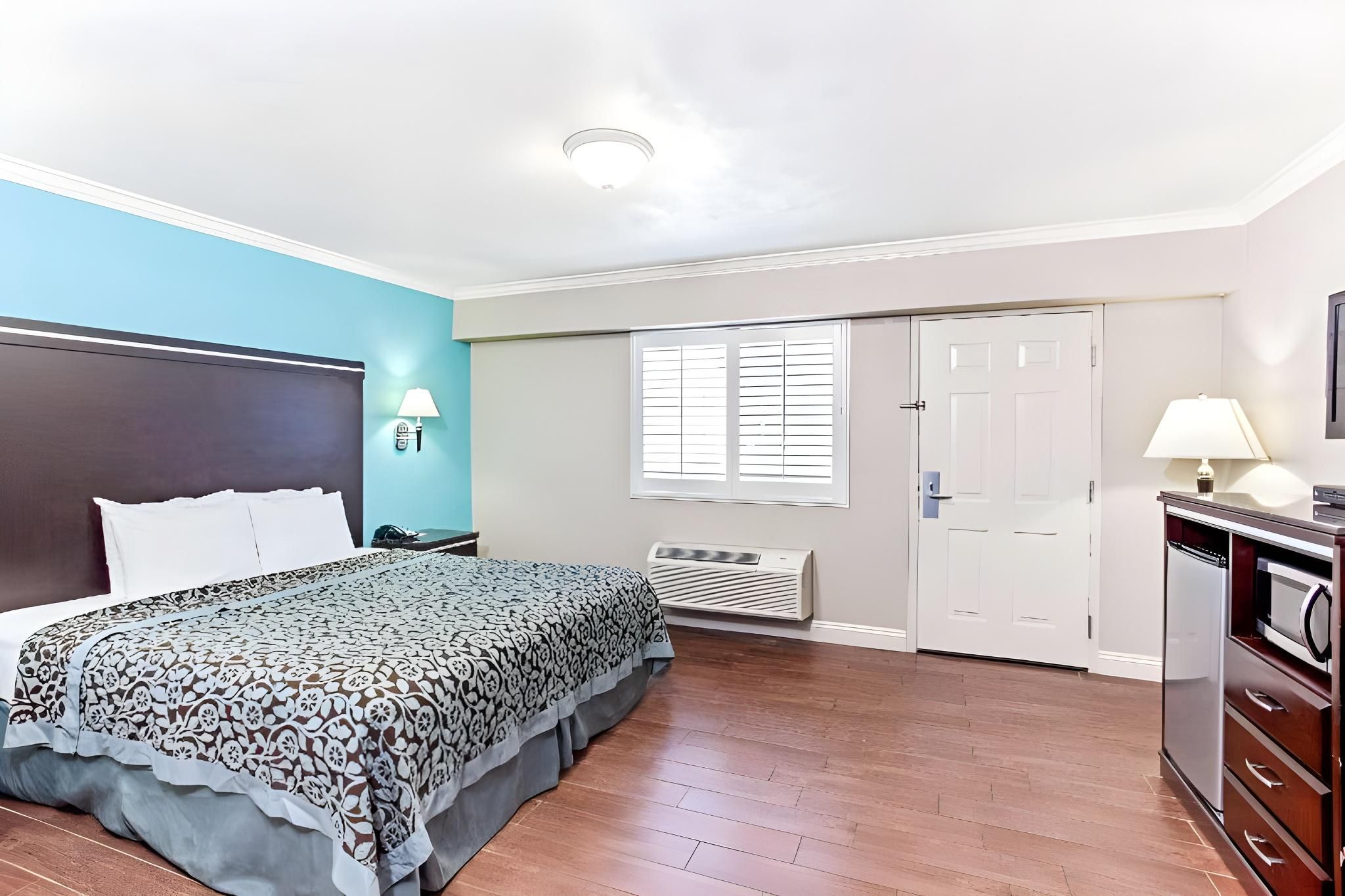 King Room - Non-Smoking