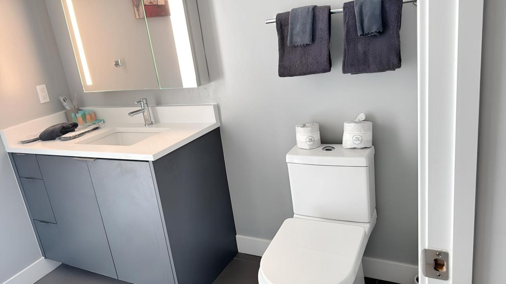 Two-Bedroom Apartment at Melrose