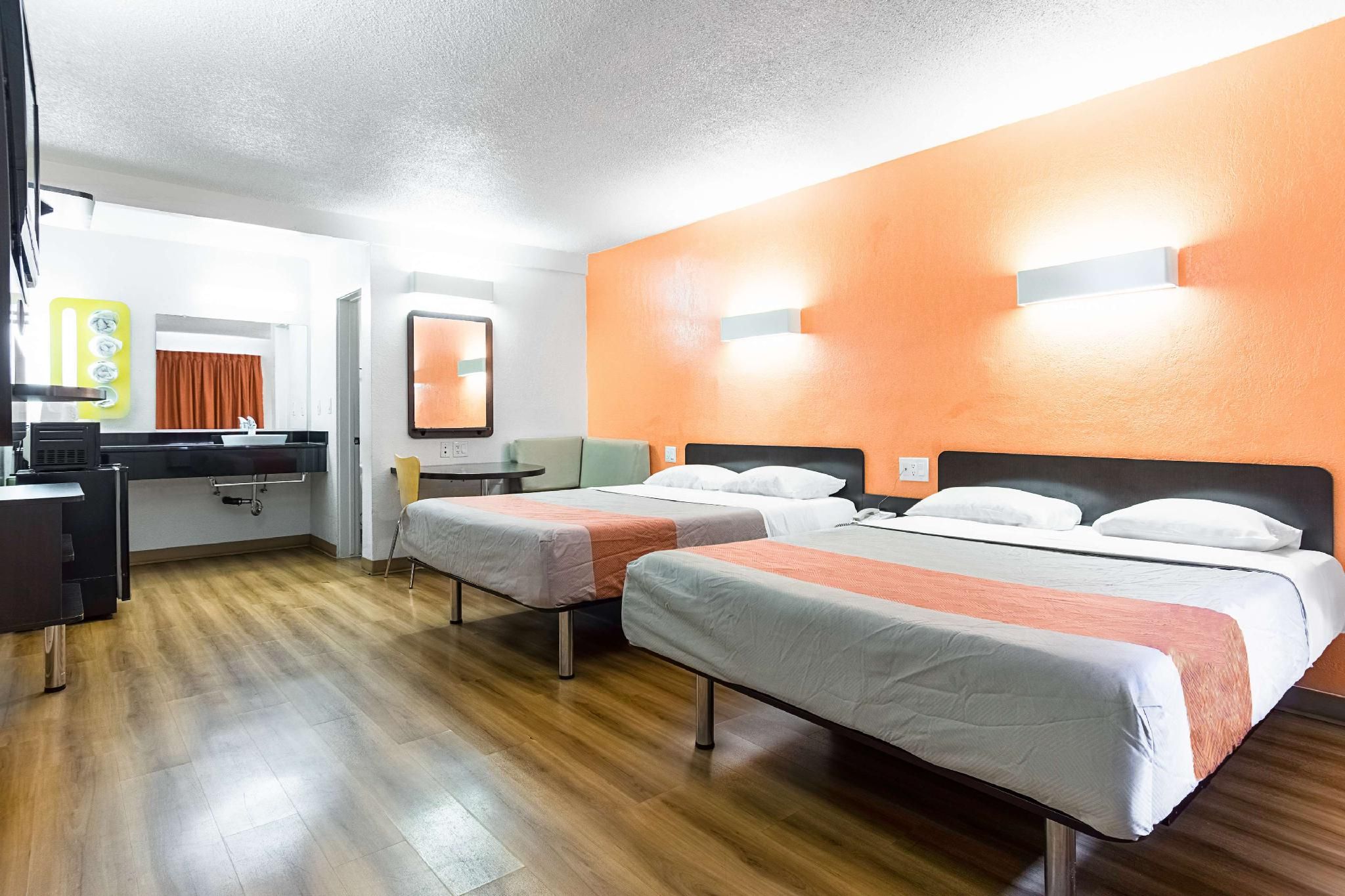 2 QUEEN BEDS | SMOKING