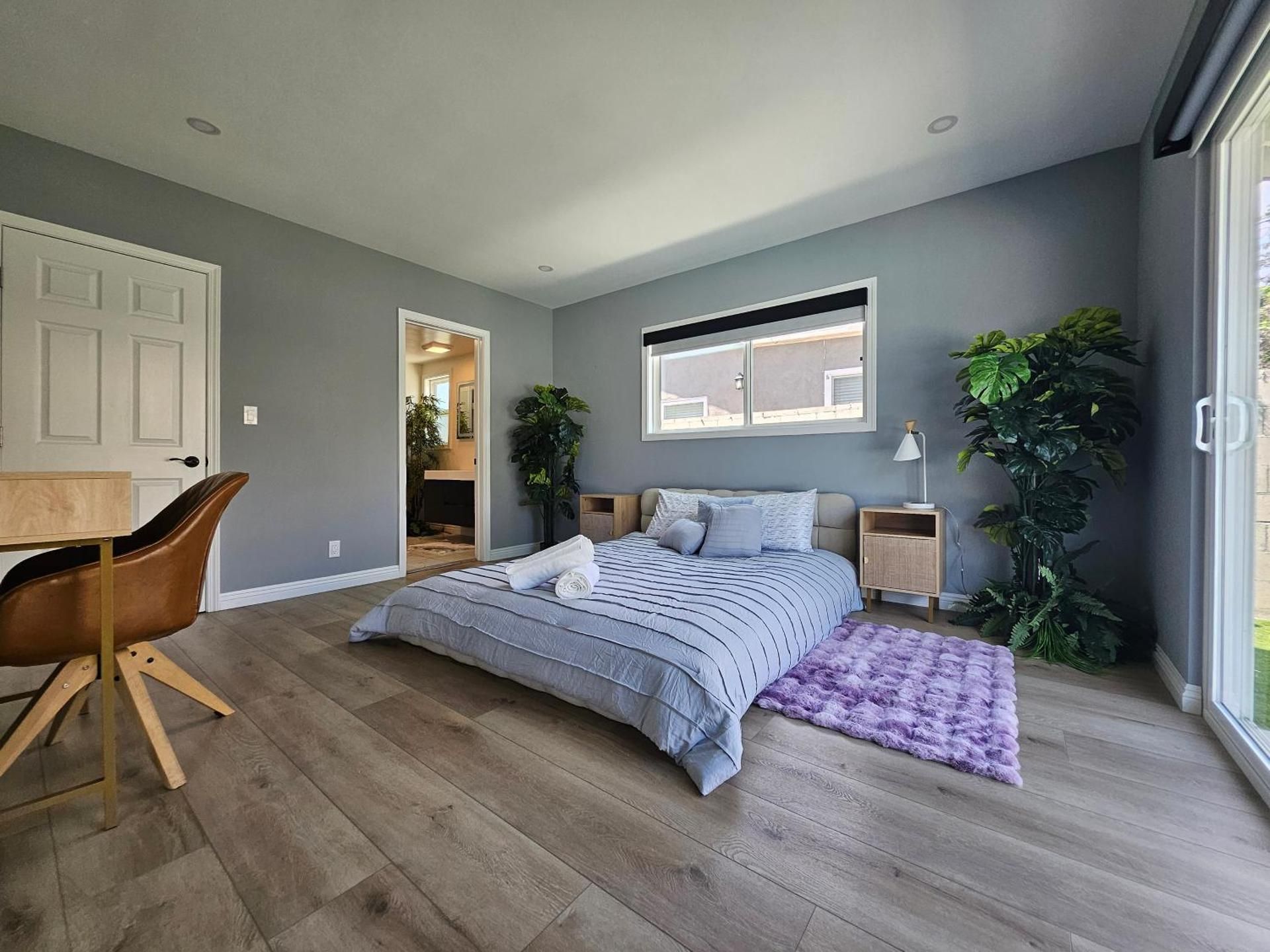 Queen Room with Shared Bathroom