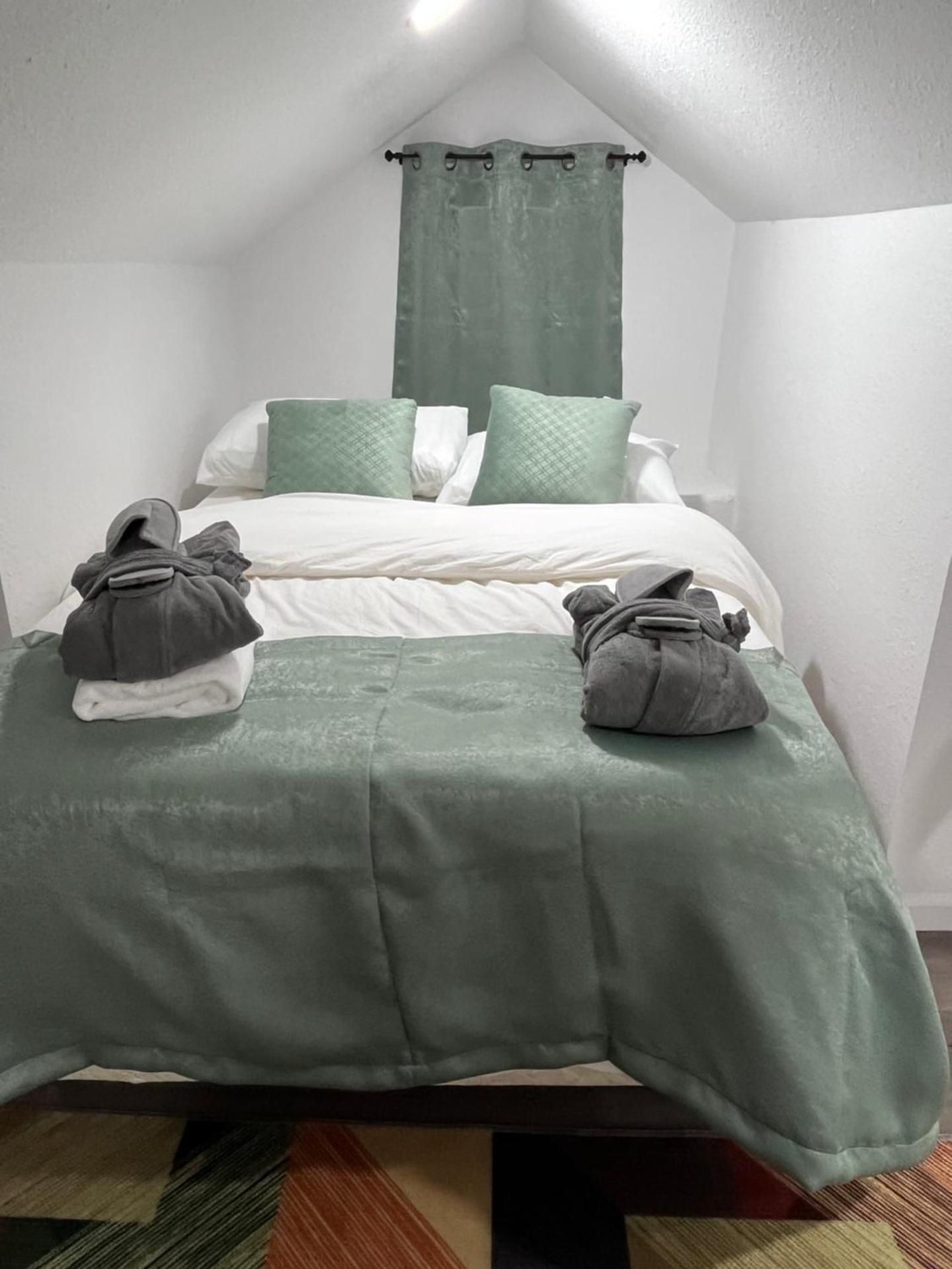 Single Room with Shared Shower and Toilet