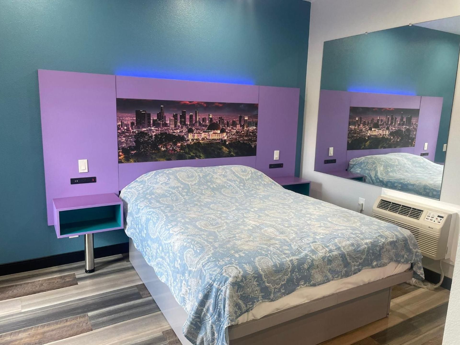 Queen Bed Room